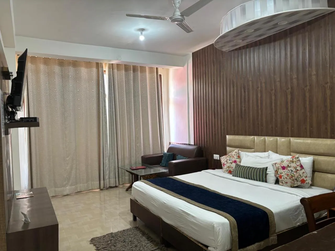 View (from property/room), Bed in Hotel Bob's N Barley Luxury Room Best Hotel in McLeod Ganj