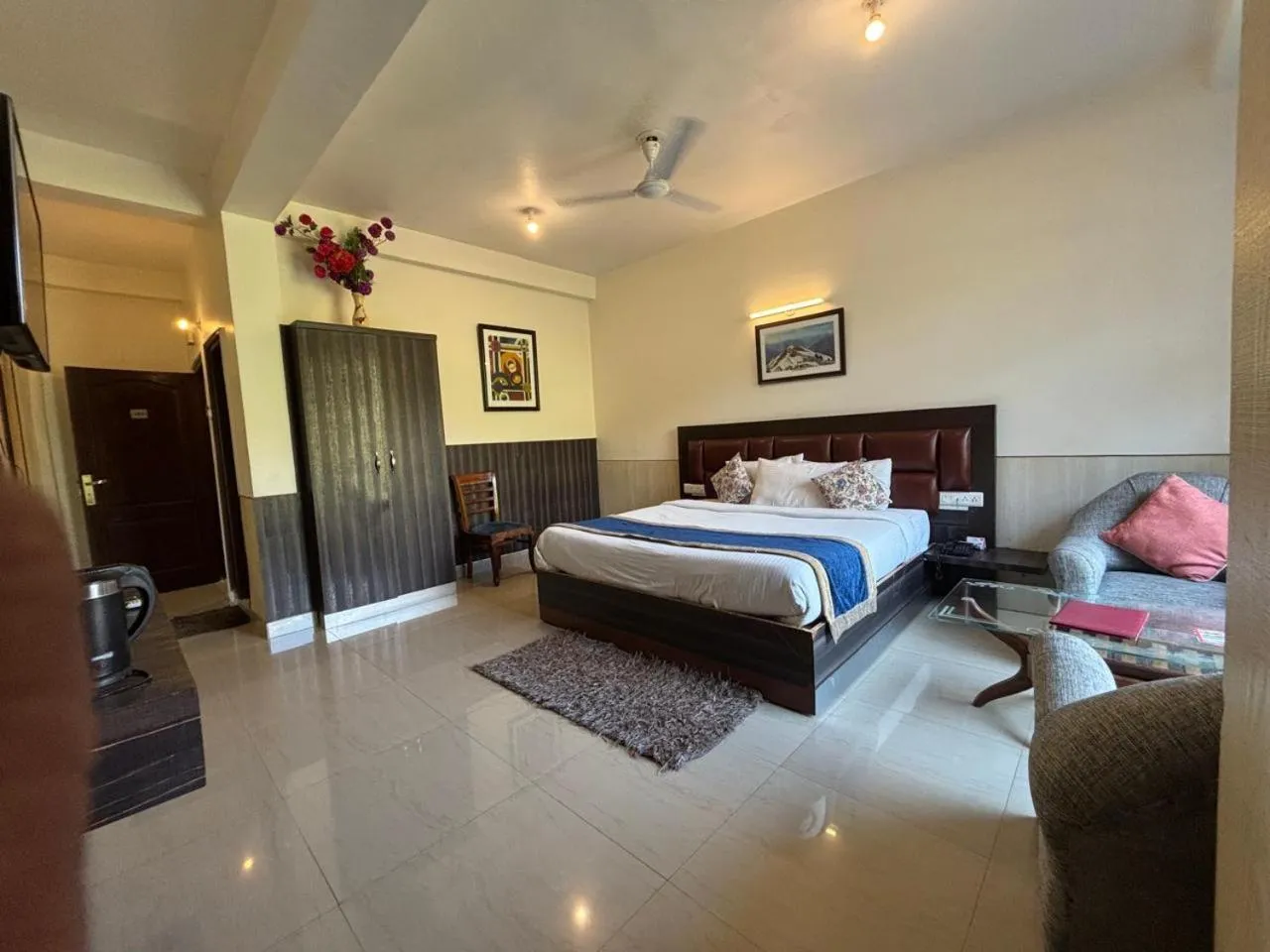 View (from property/room), Bed in Hotel Bob's N Barley Luxury Room Best Hotel in McLeod Ganj