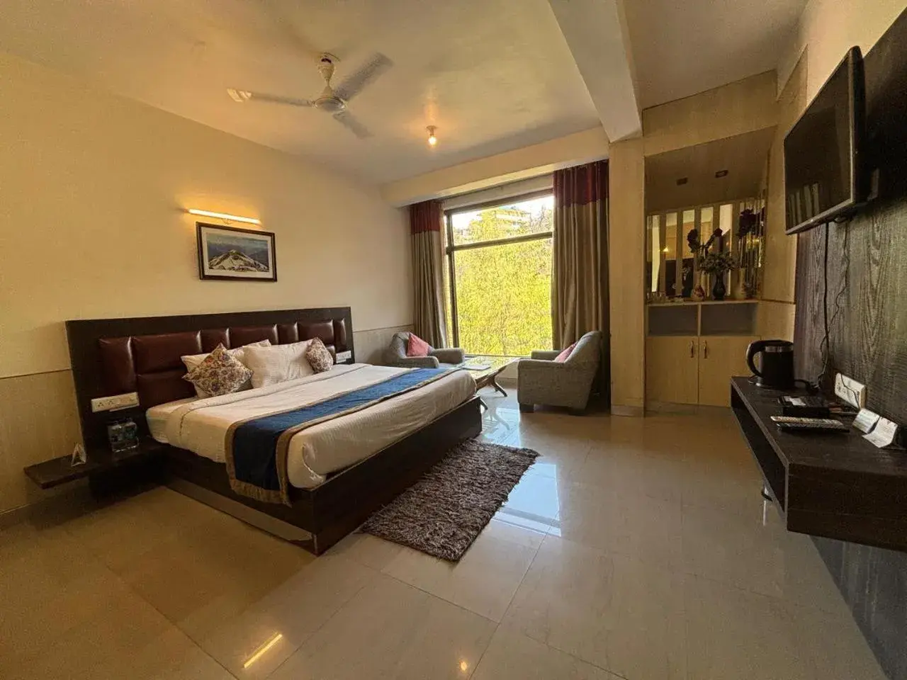 Deluxe King Room in Hotel Bob's N Barley Luxury Room Best Hotel in McLeod Ganj Deluxe King Room in Hotel Bob's N Barley Luxury Room Best Hotel in McLeod Ganj