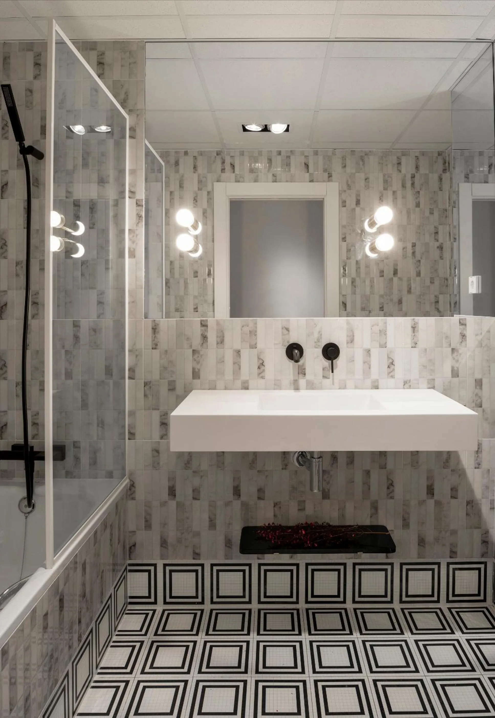 Shower in Santiago Apartments Bilbao