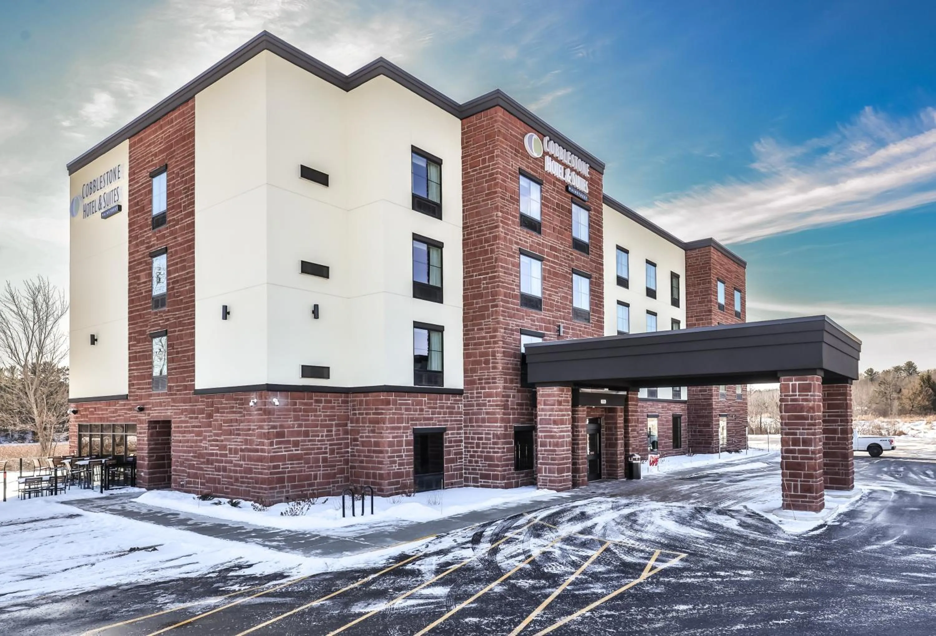 Cobblestone Hotel & Suites - Rhinelander