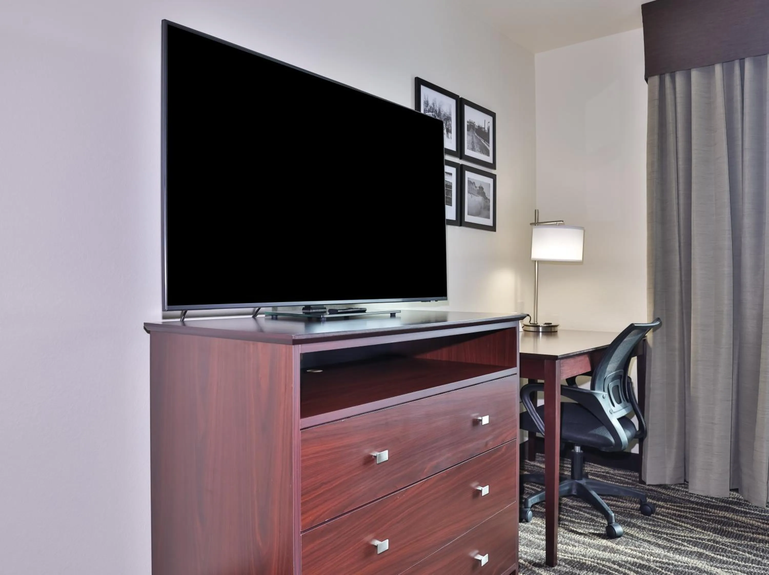 Bedroom in Cobblestone Hotel & Suites - Rhinelander