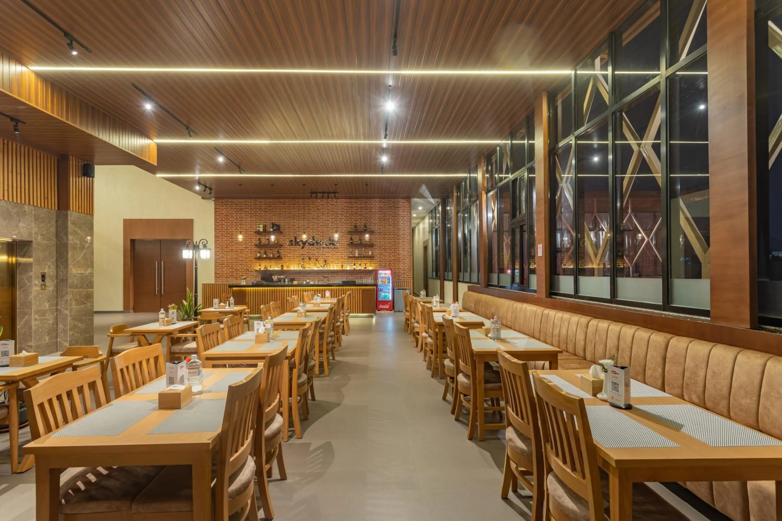 Restaurant/places to eat in Hotel Crystal Pashupati