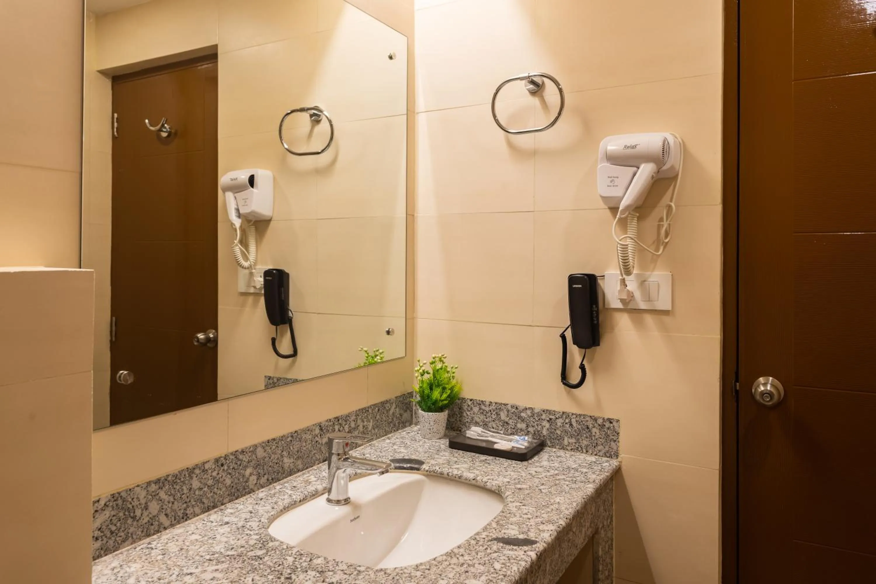 Shower in Hotel Crystal Pashupati