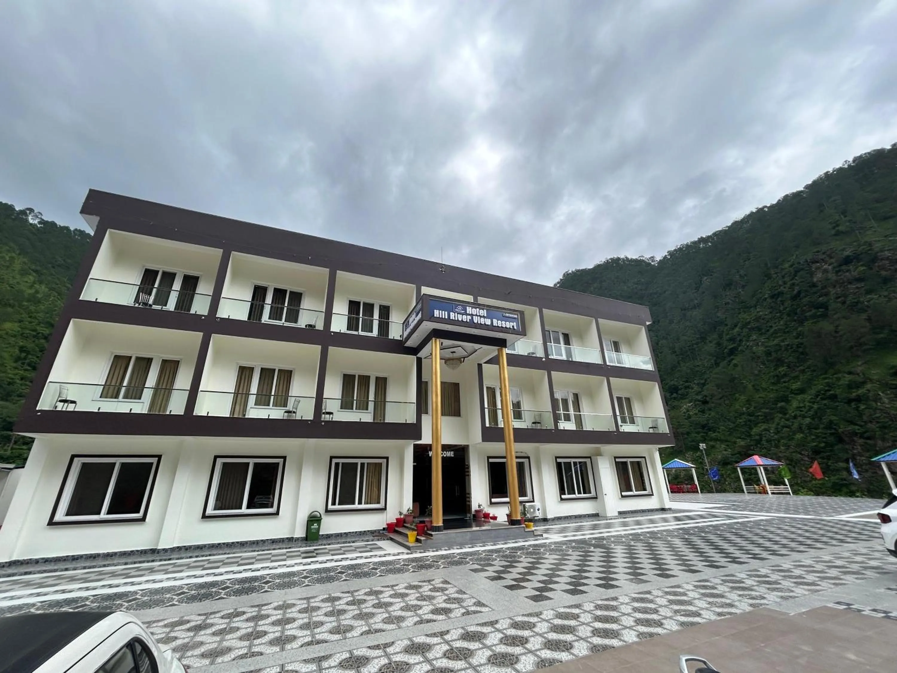 Property building in Hotel Hill River View Resort