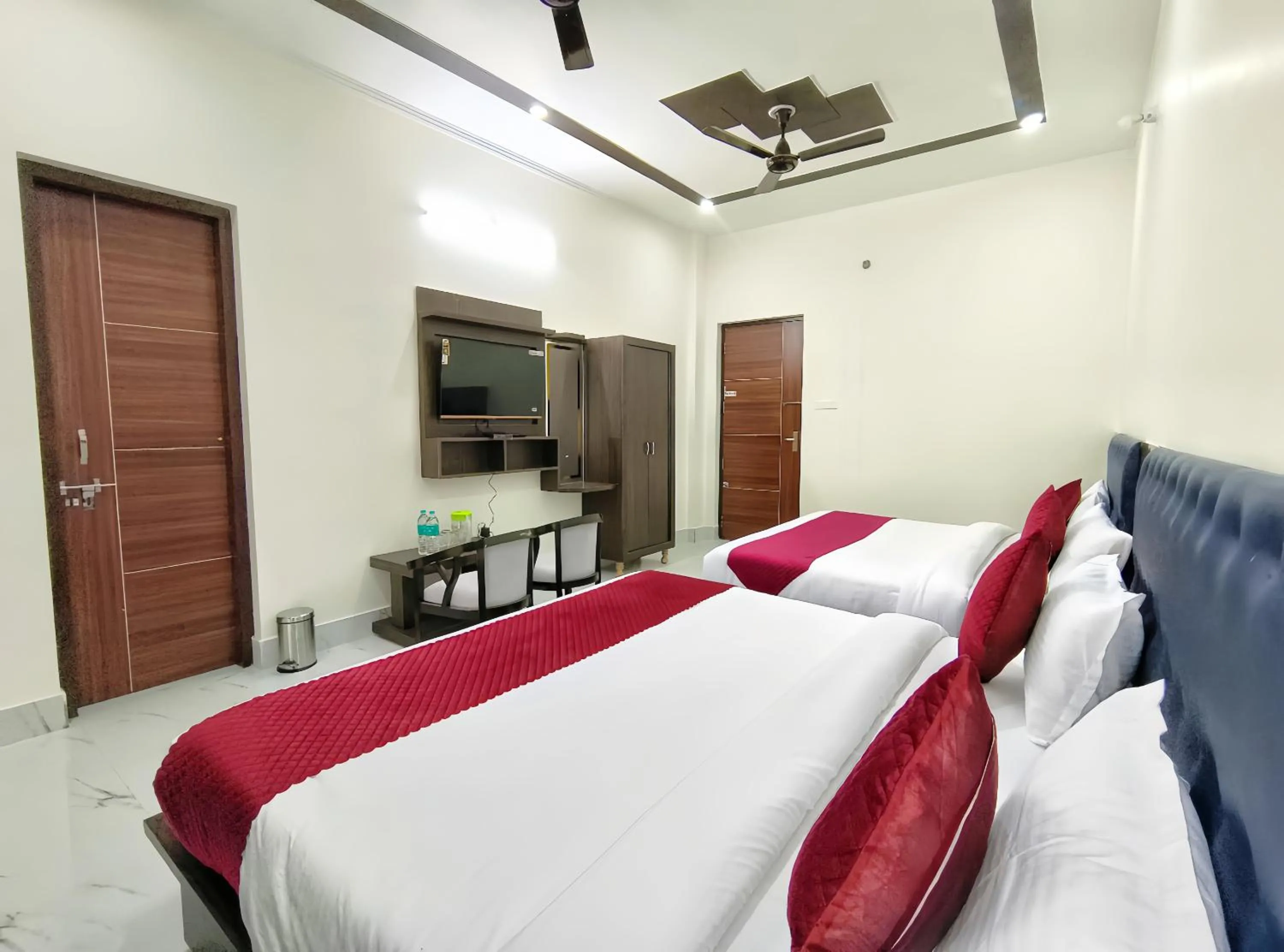 Bedroom, Bed in Hotel Hill River View Resort