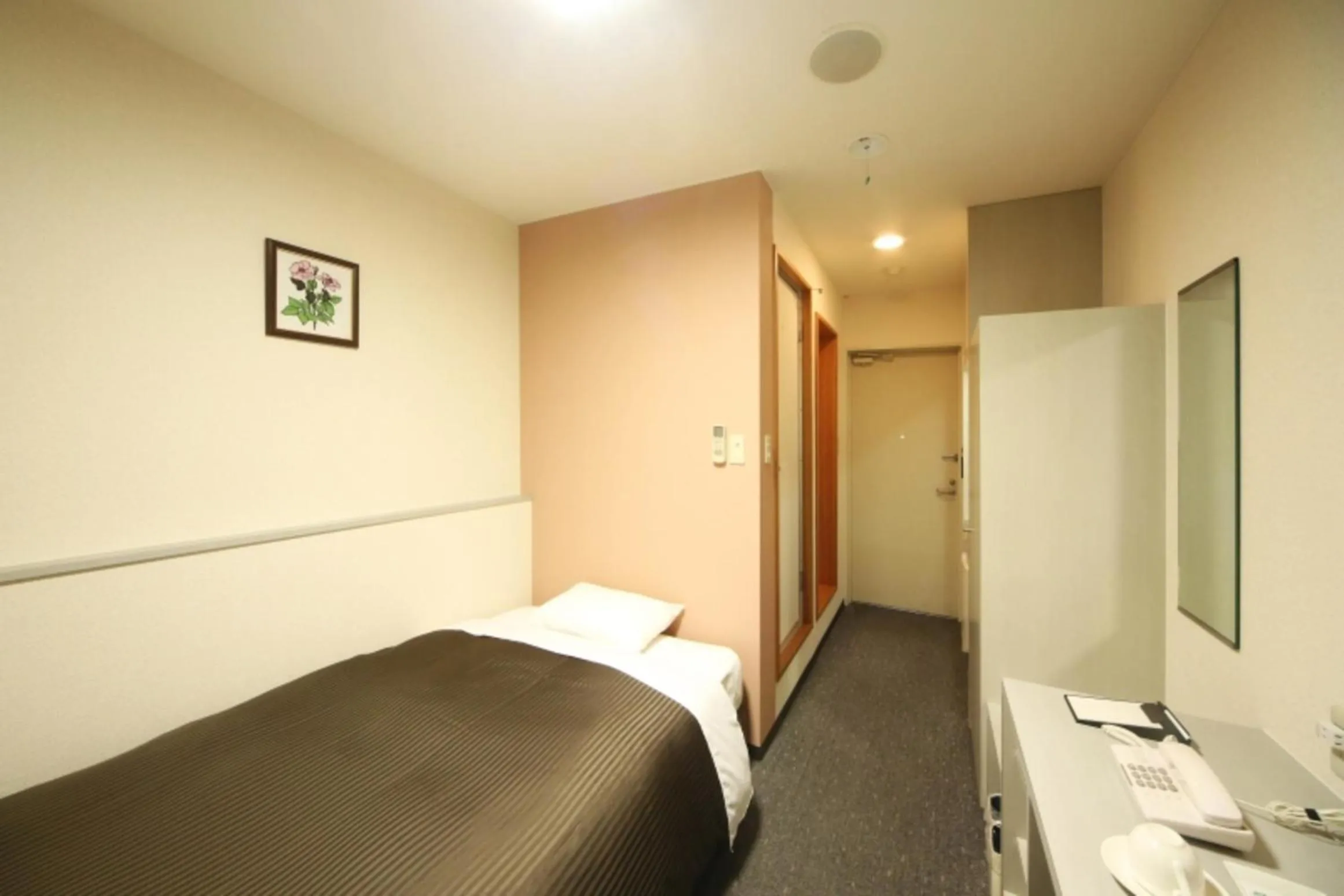 Photo of the whole room, Bed in Isesaki Station Hotel