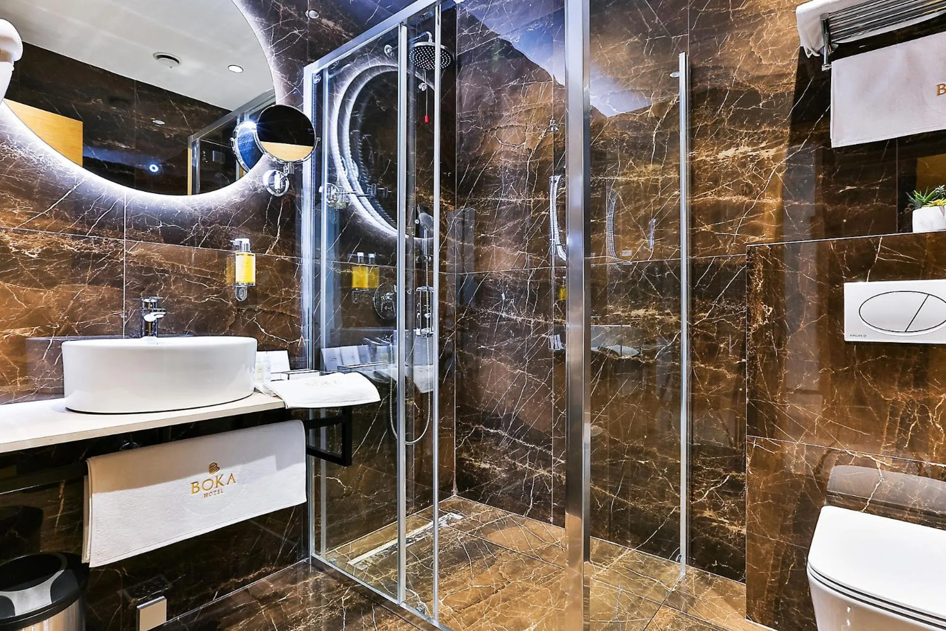 Shower in Hotel Boka