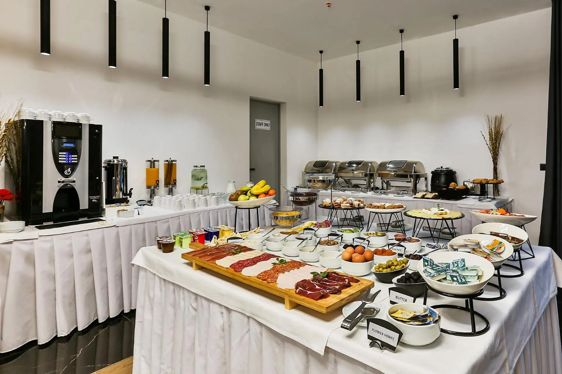 Restaurant/places to eat in Hotel Boka