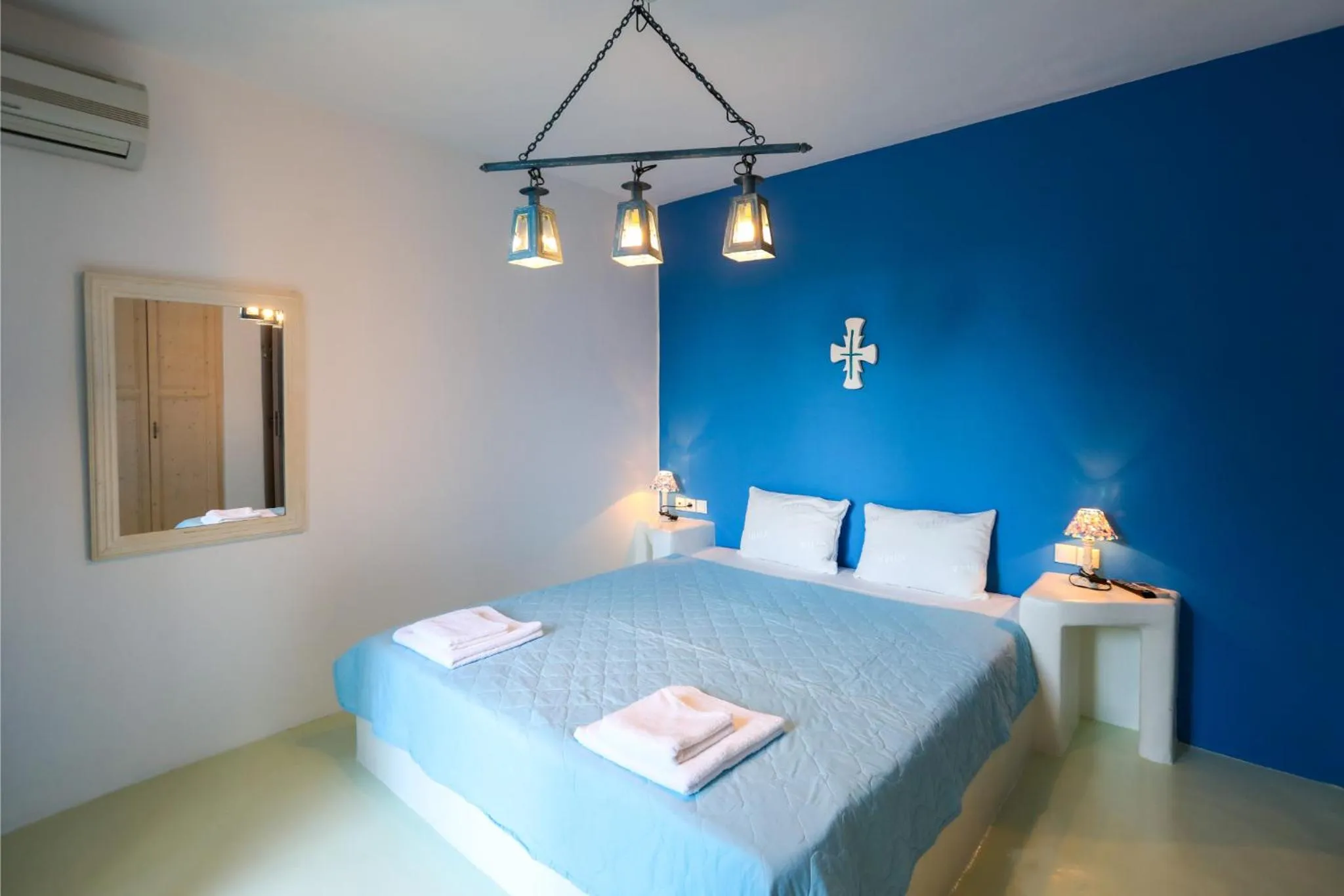 Bed in Mykonian Kazarte