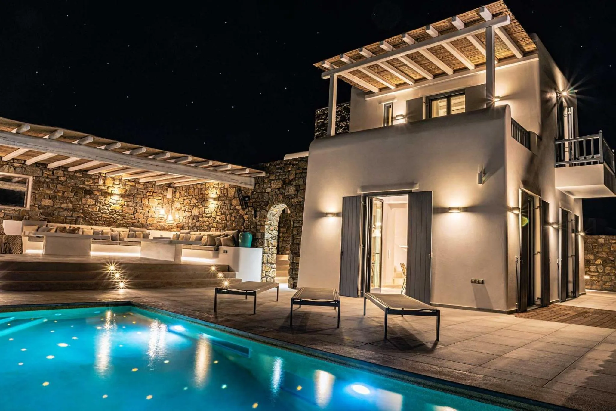 Property building in Mykonian Kazarte