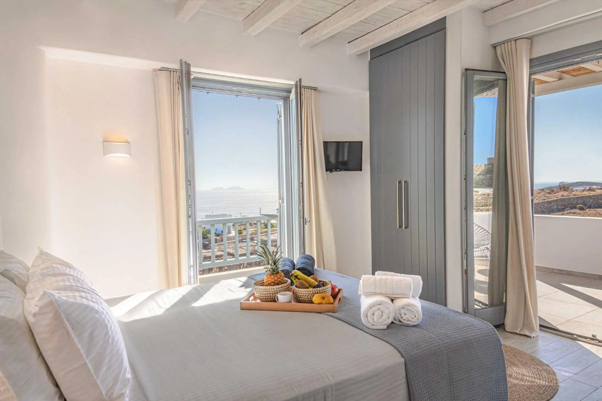 Bed in Mykonian Kazarte