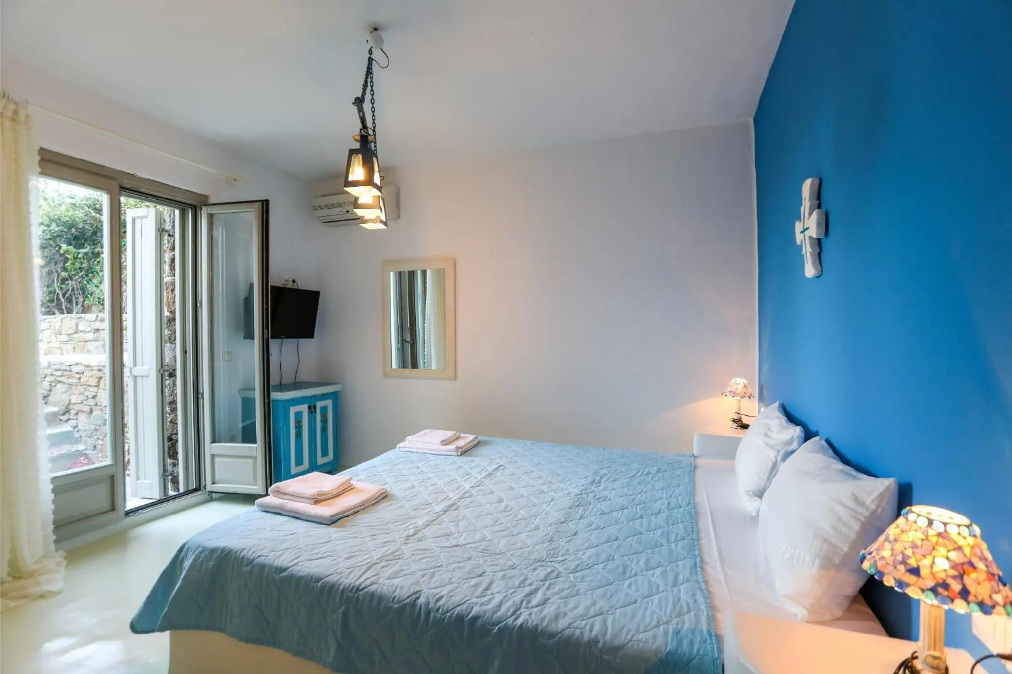 Bed in Mykonian Kazarte