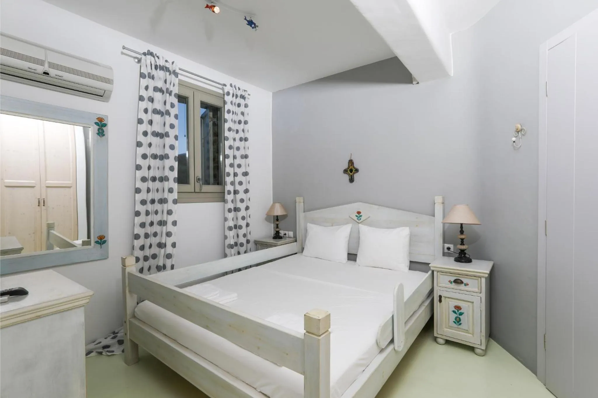 Bed in Mykonian Kazarte