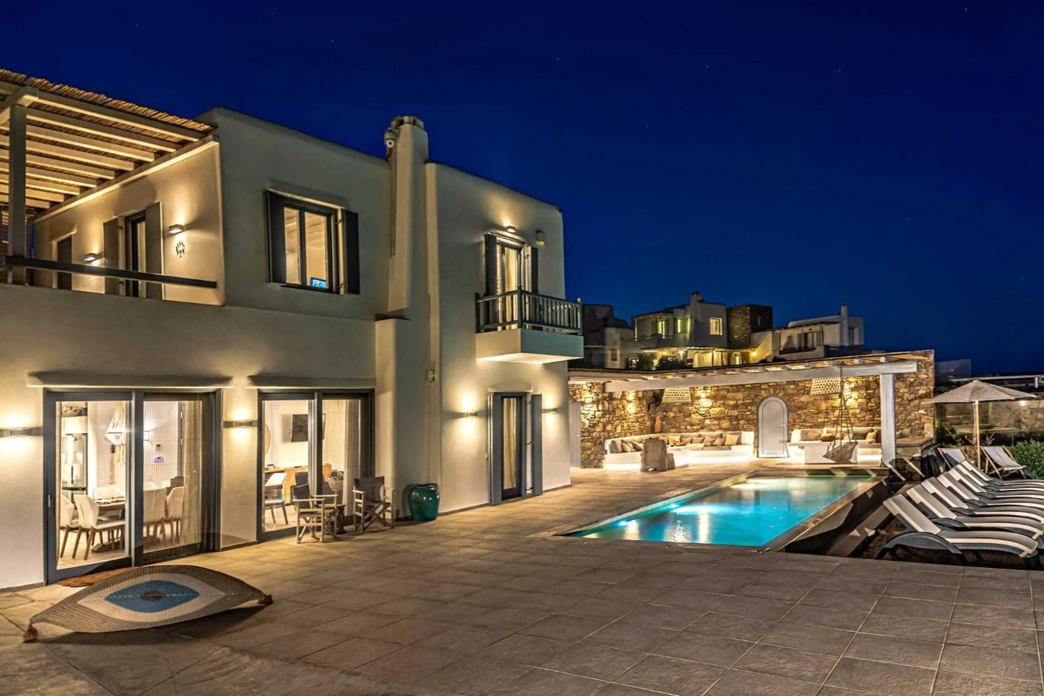 Property building in Mykonian Kazarte