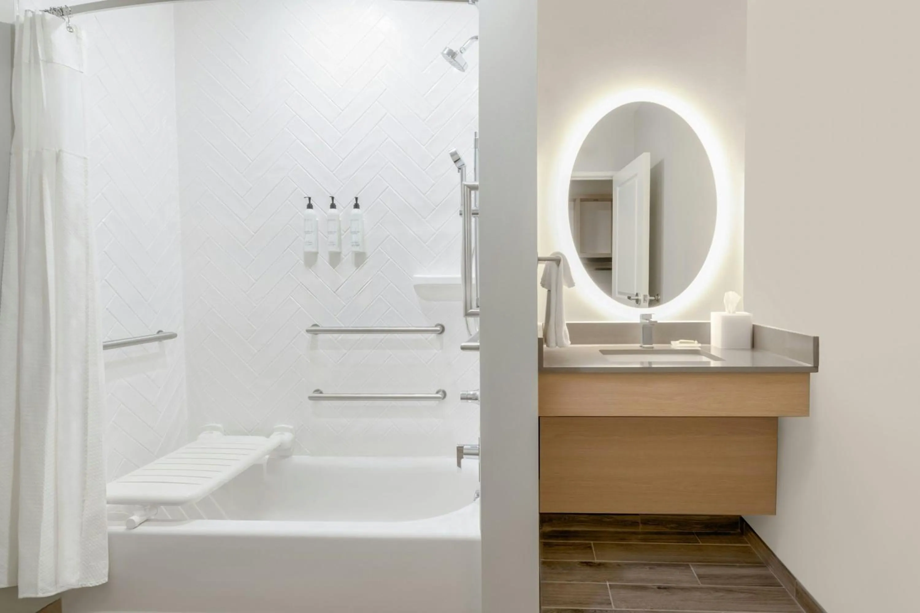 Bathroom in TownePlace Suites by Marriott Holland