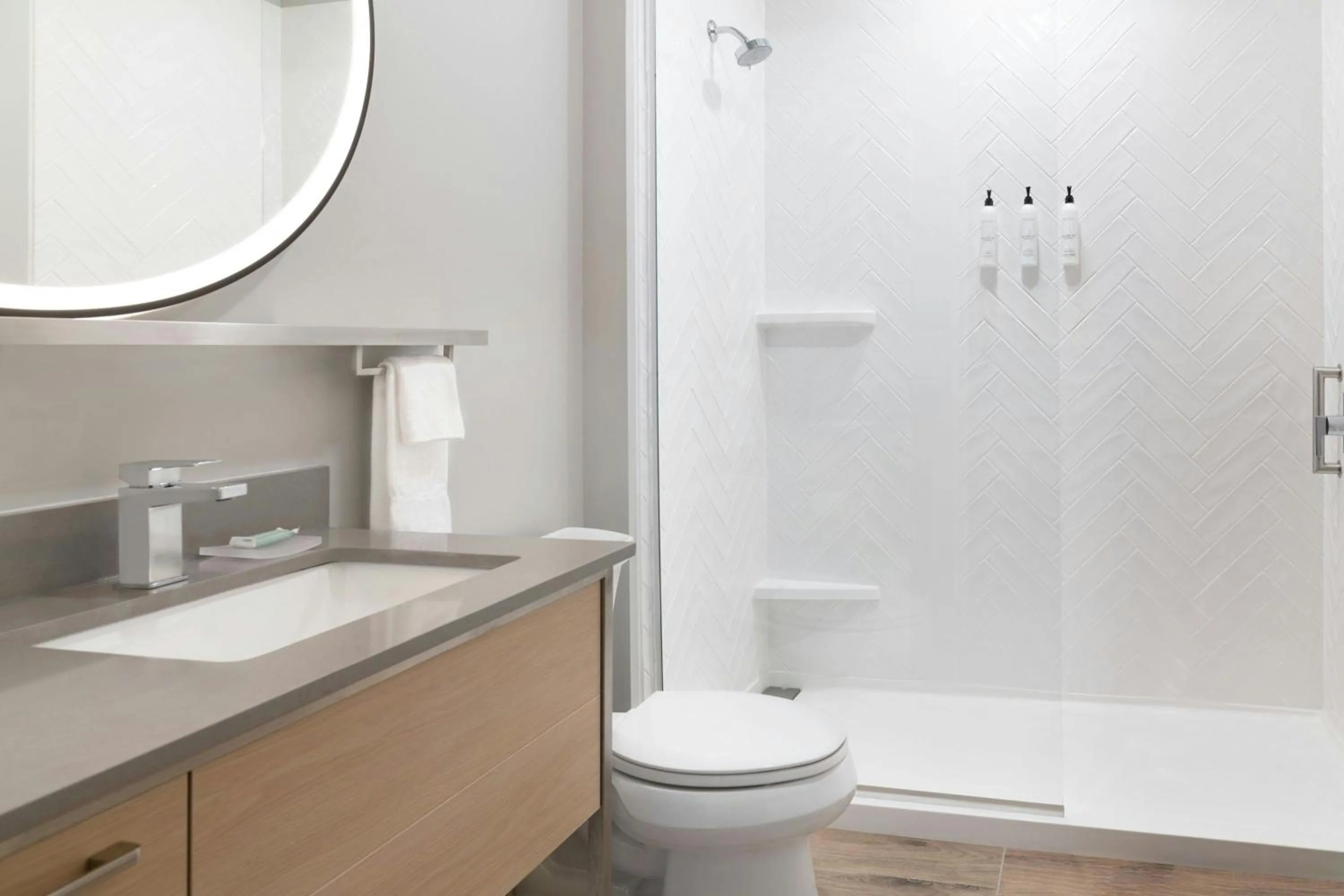 Bathroom in TownePlace Suites by Marriott Holland