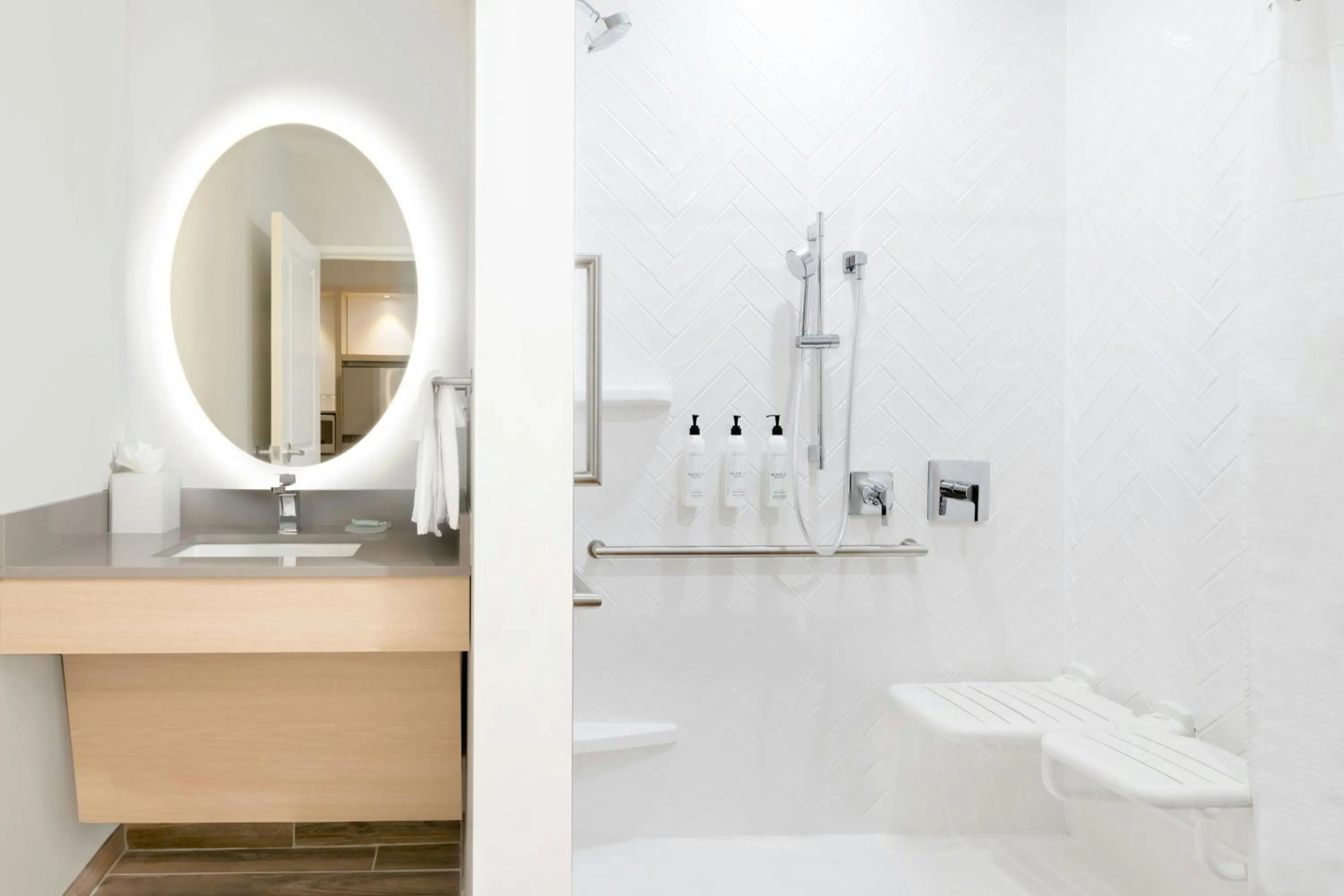 Bathroom in TownePlace Suites by Marriott Holland