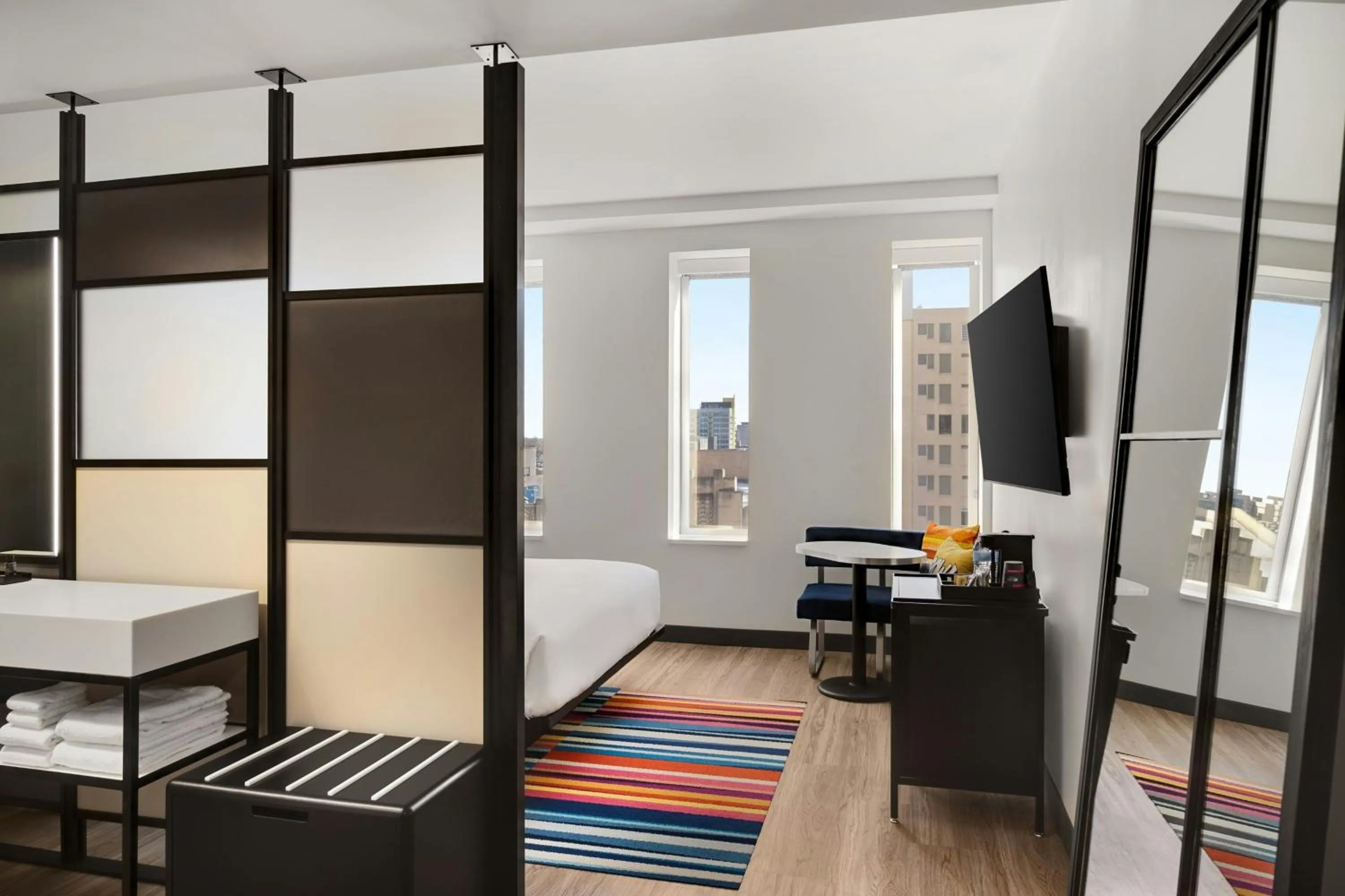 Photo of the whole room, Bed in Aloft Indianapolis Downtown