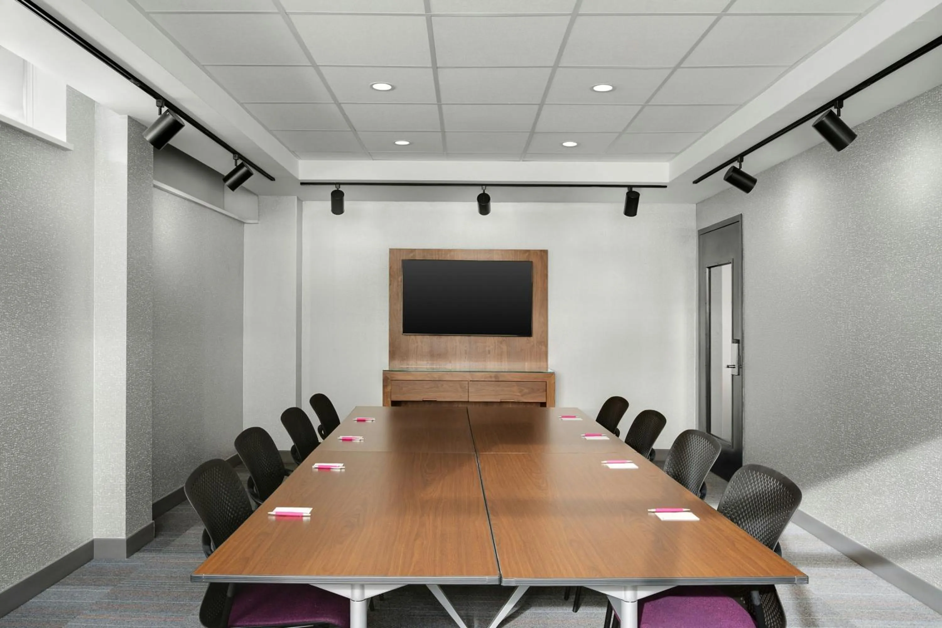 Meeting/conference room in Aloft Indianapolis Downtown
