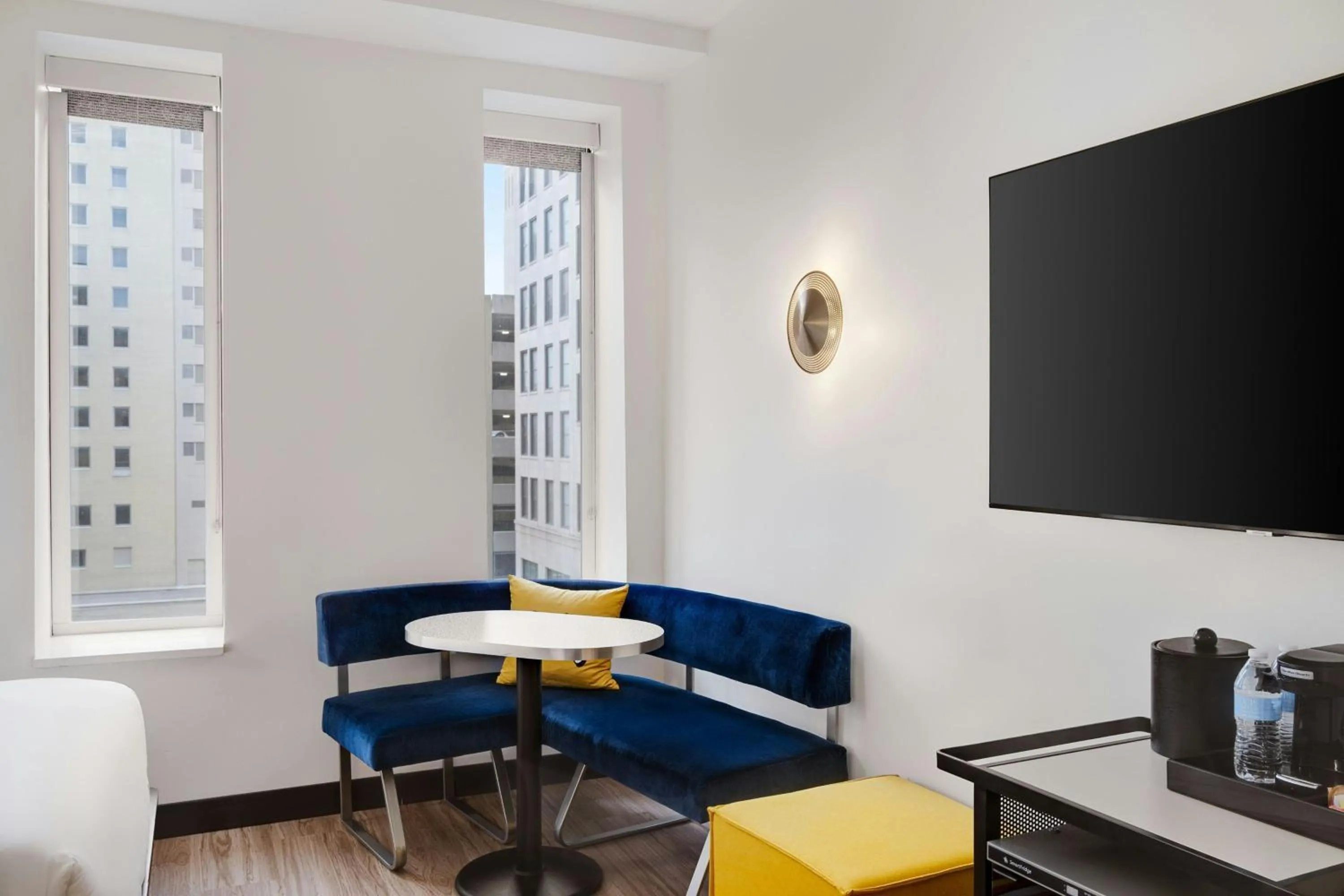 Photo of the whole room in Aloft Indianapolis Downtown