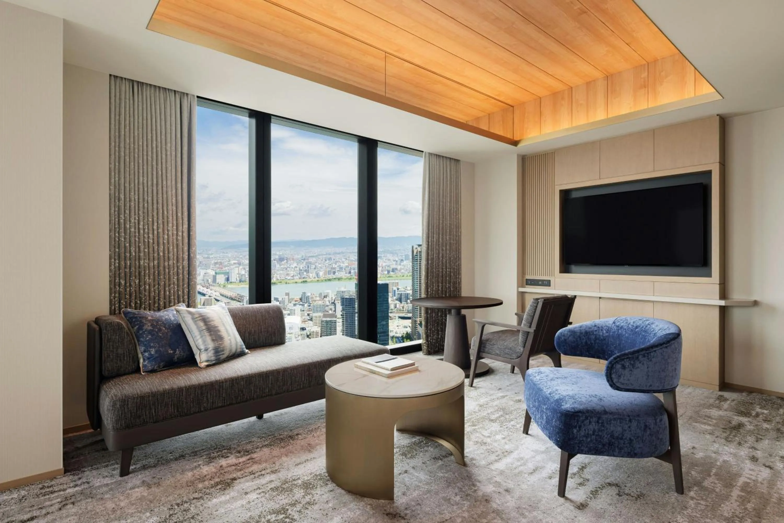 Living room in THE OSAKA STATION HOTEL, Autograph Collection
