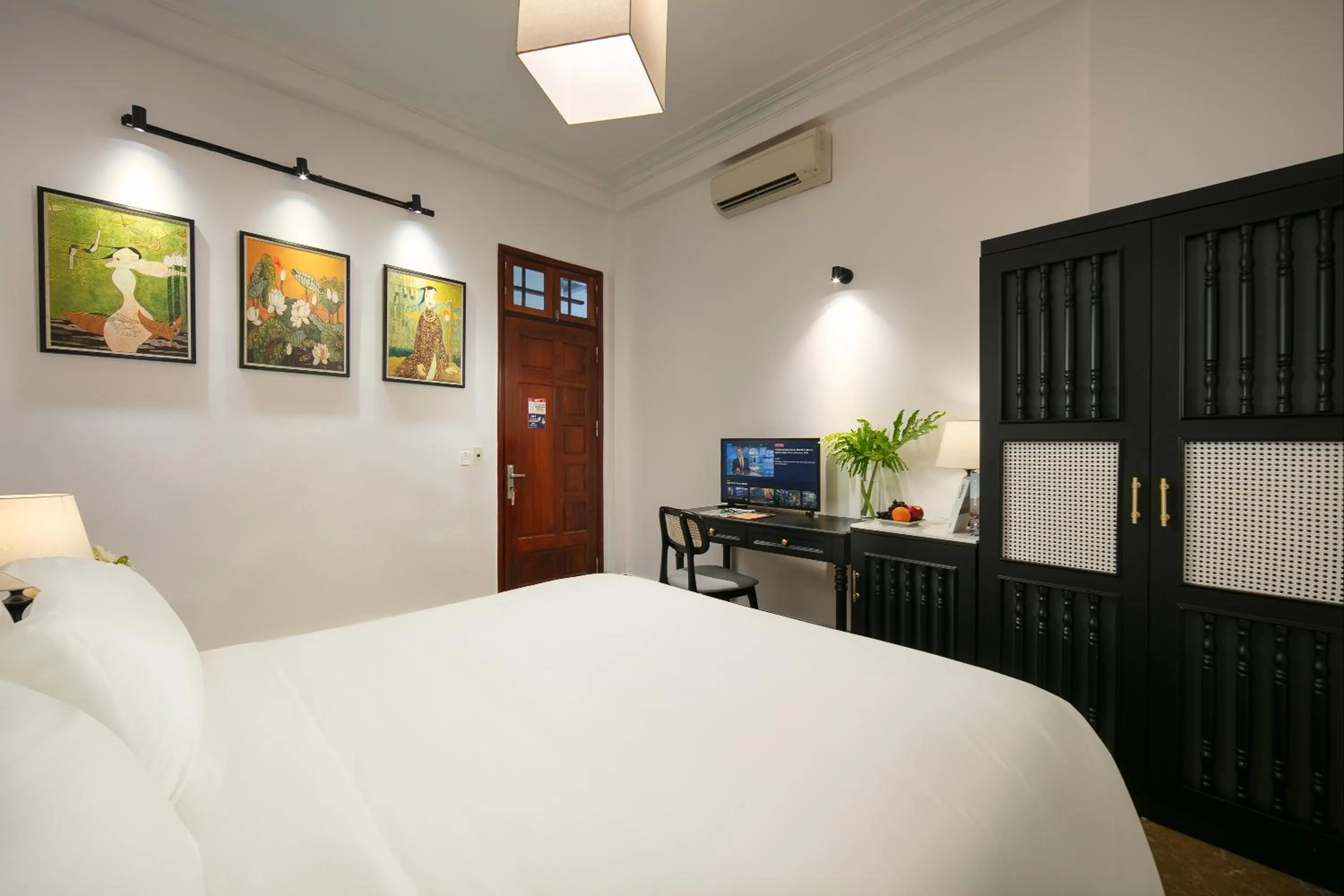 TV and multimedia in Maison Cat Ba Bay View Villa