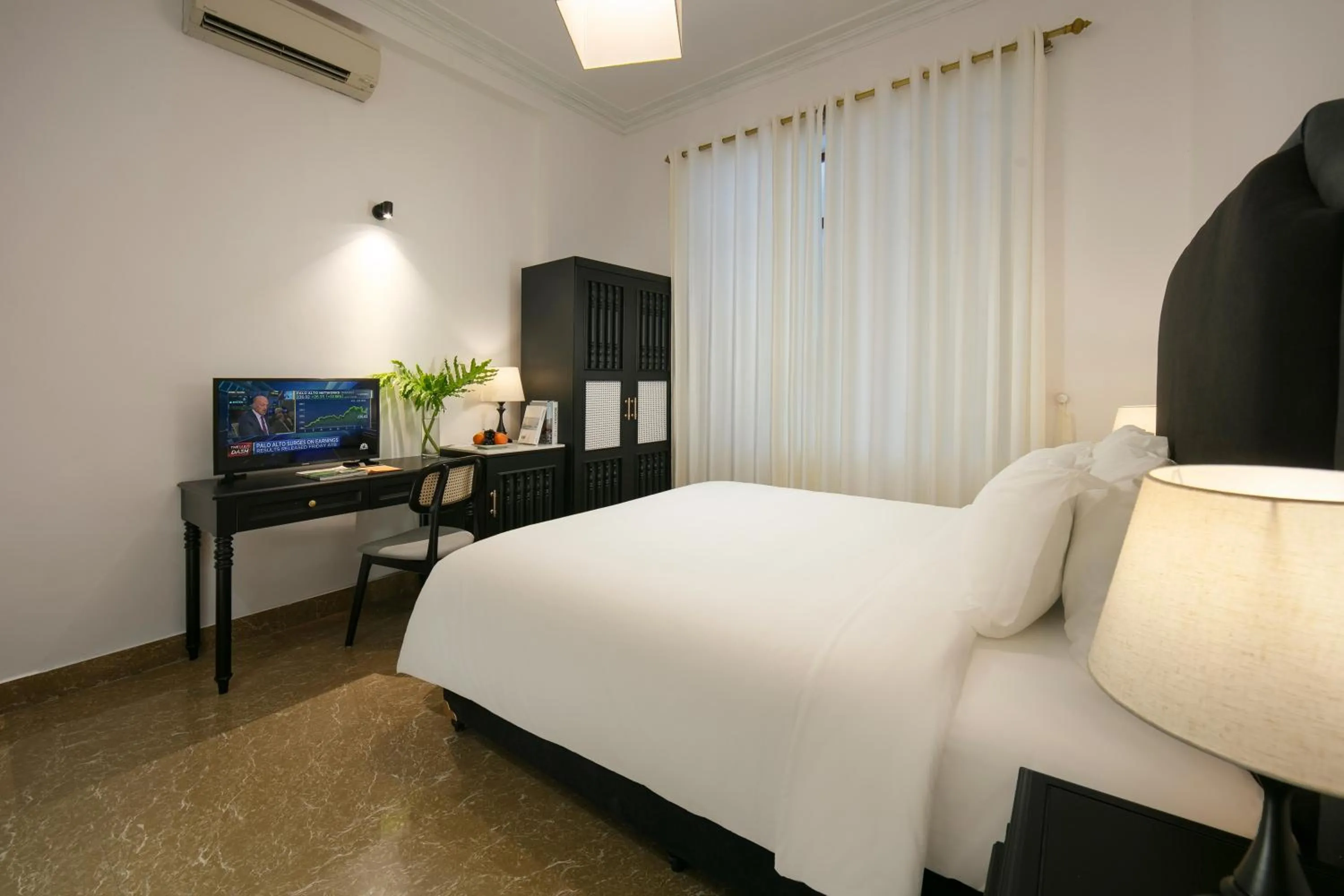 TV and multimedia in Maison Cat Ba Bay View Villa