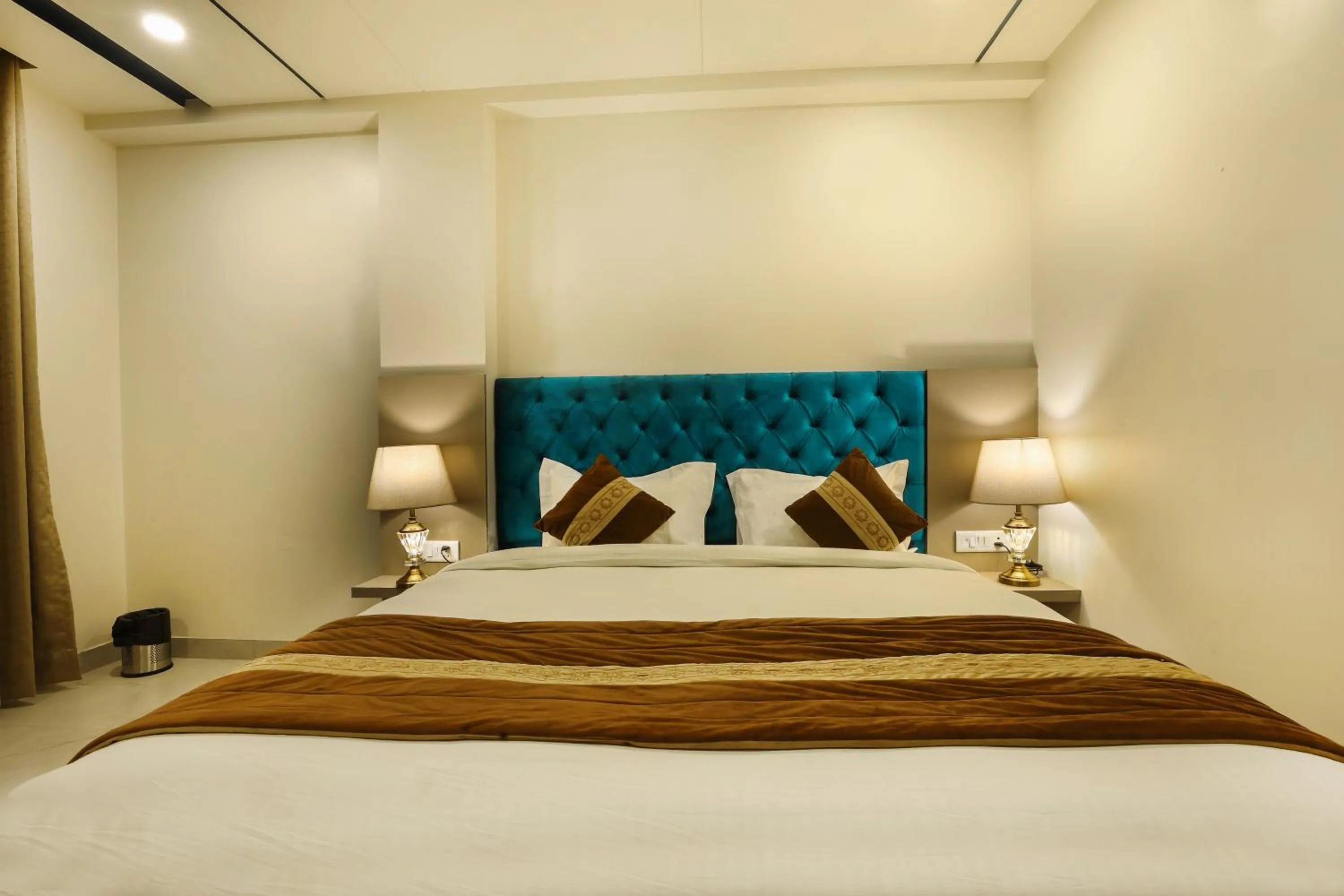 Photo of the whole room, Bed in OPO Hotel Dior,Delhi Airport