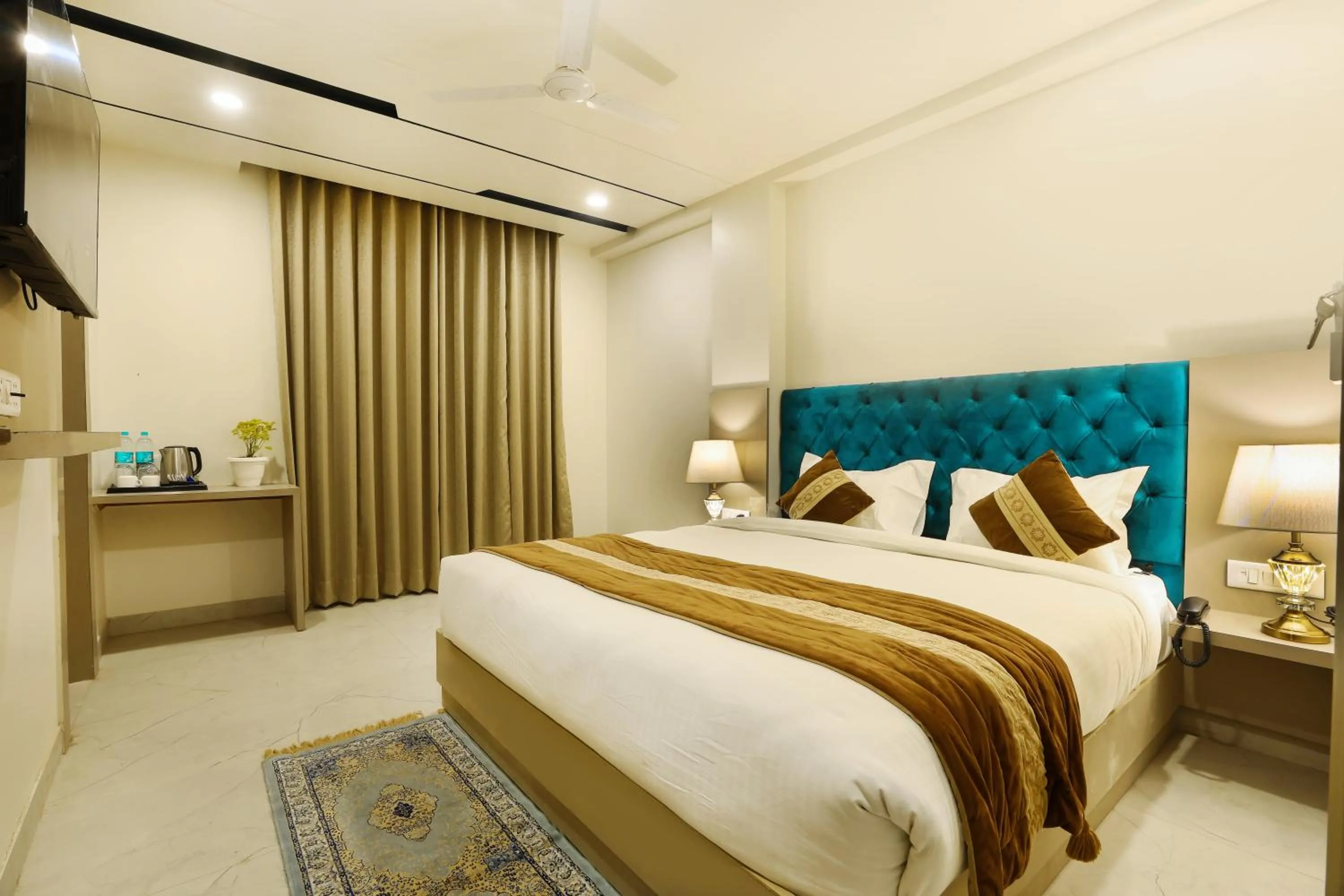 Photo of the whole room, Bed in OPO Hotel Dior,Delhi Airport