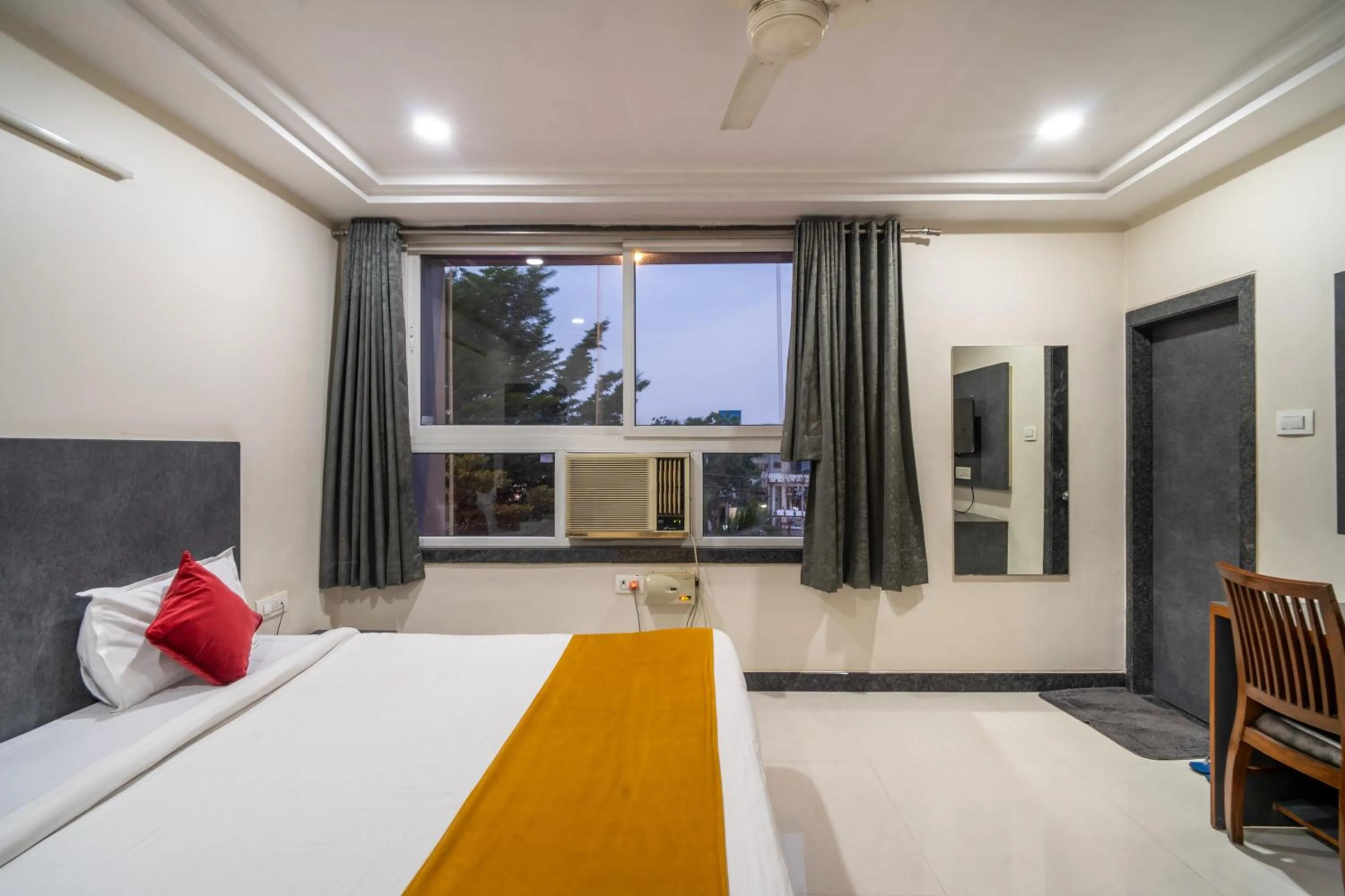 Bed in Hotel Ville Parle