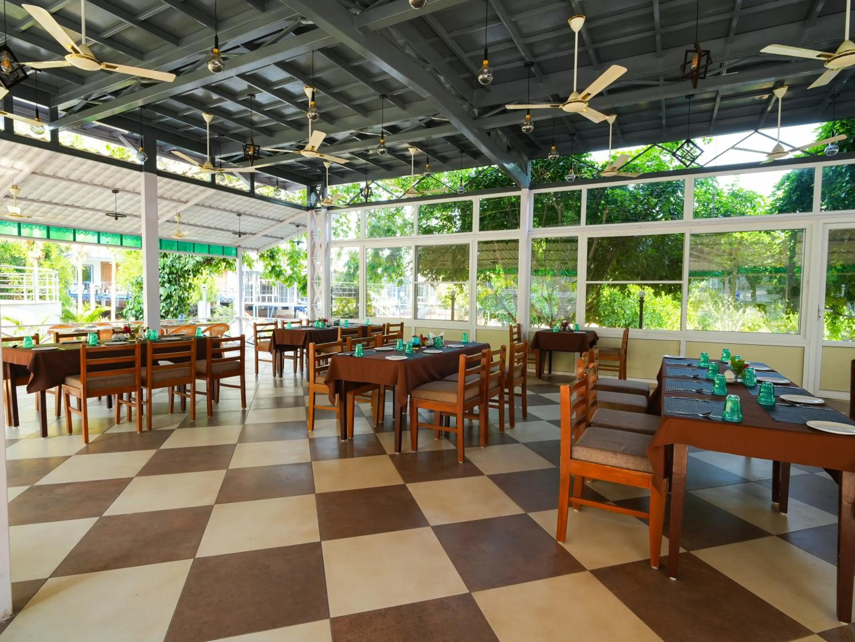 Restaurant/places to eat in MGM Whispering Wind's Yelagiri
