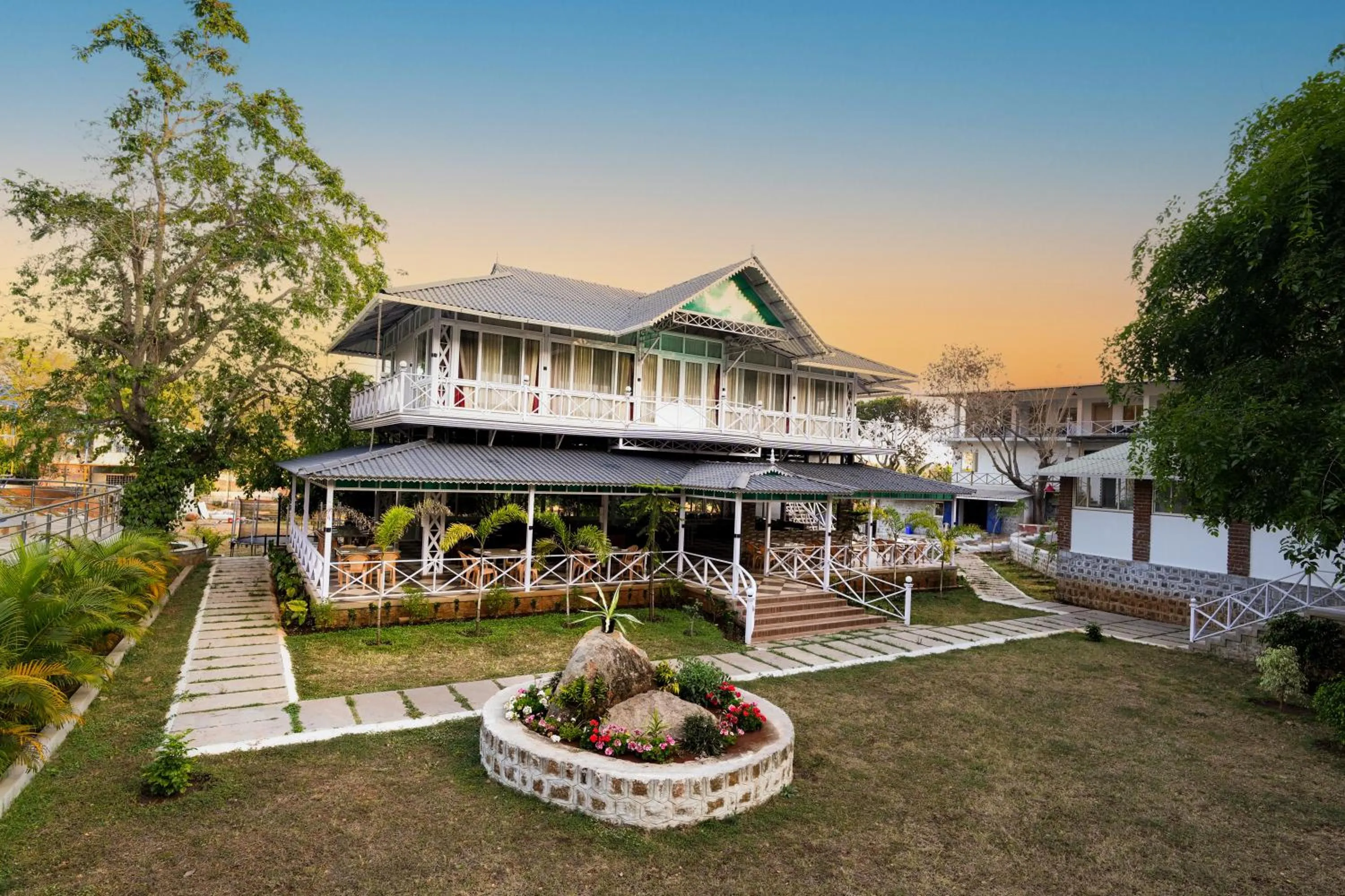 Restaurant/places to eat in MGM Whispering Wind's Yelagiri