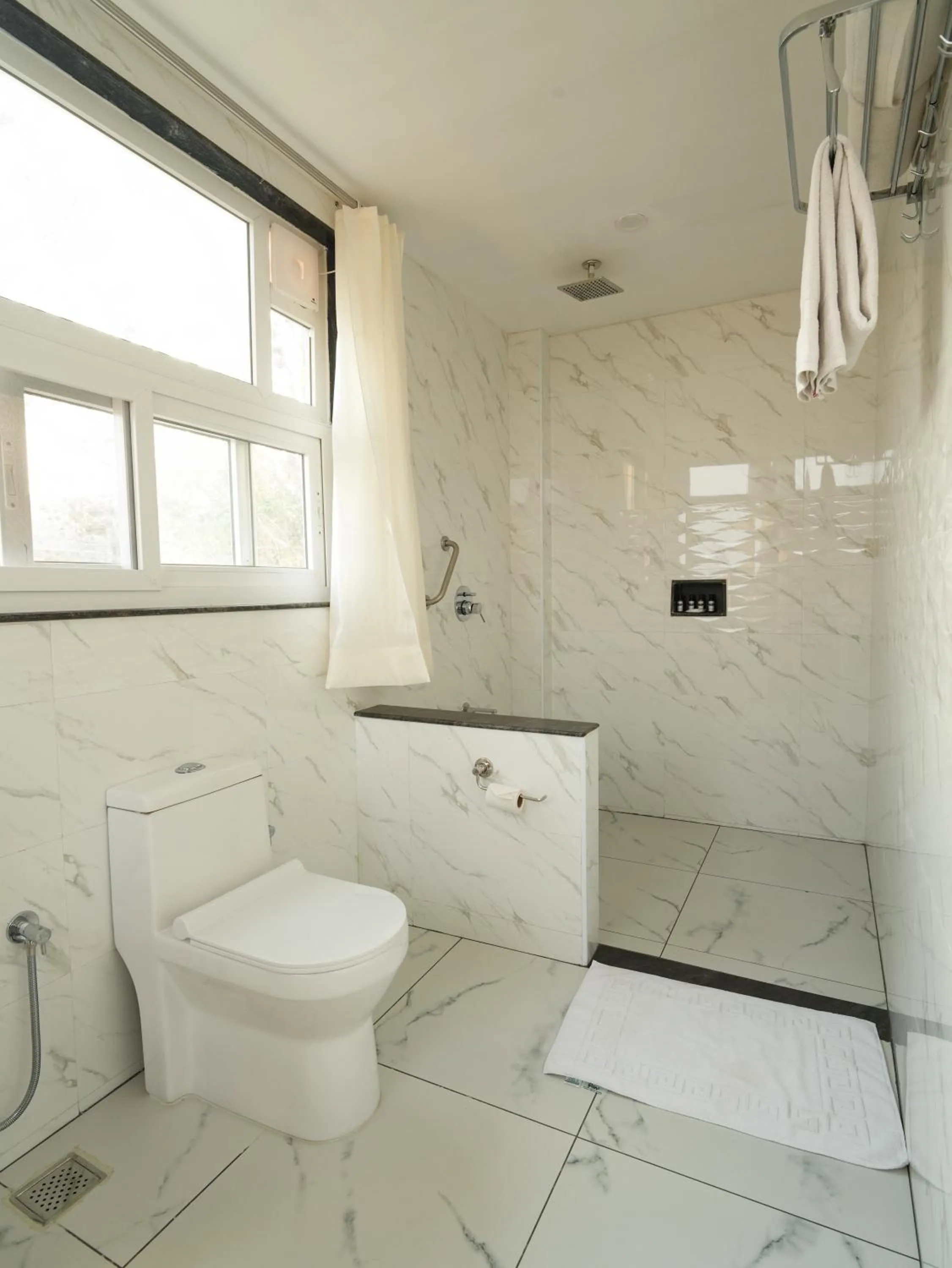 Shower in MGM Whispering Wind's Yelagiri