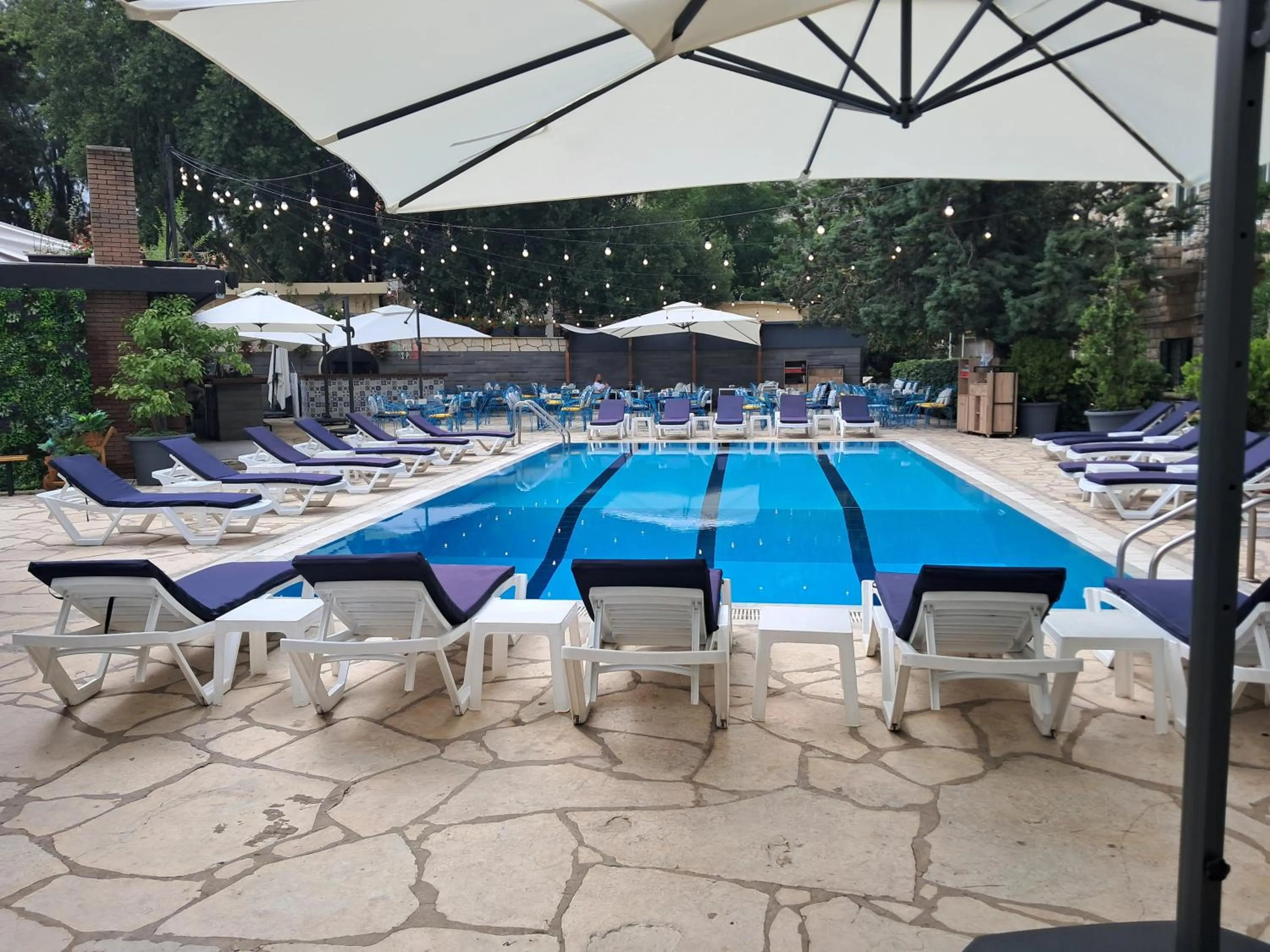 Swimming pool in GARDEN HOTEL