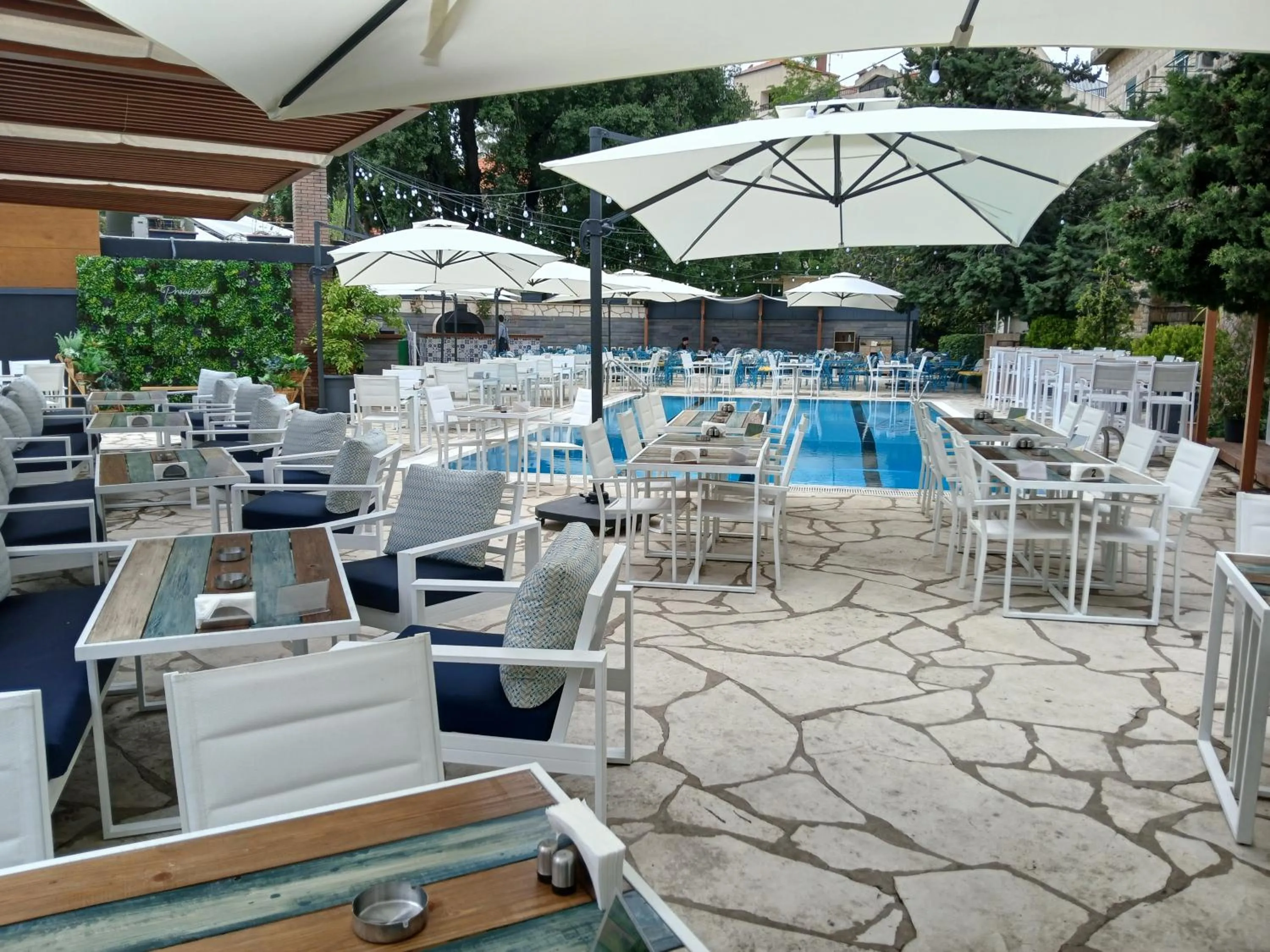 Restaurant/places to eat in GARDEN HOTEL