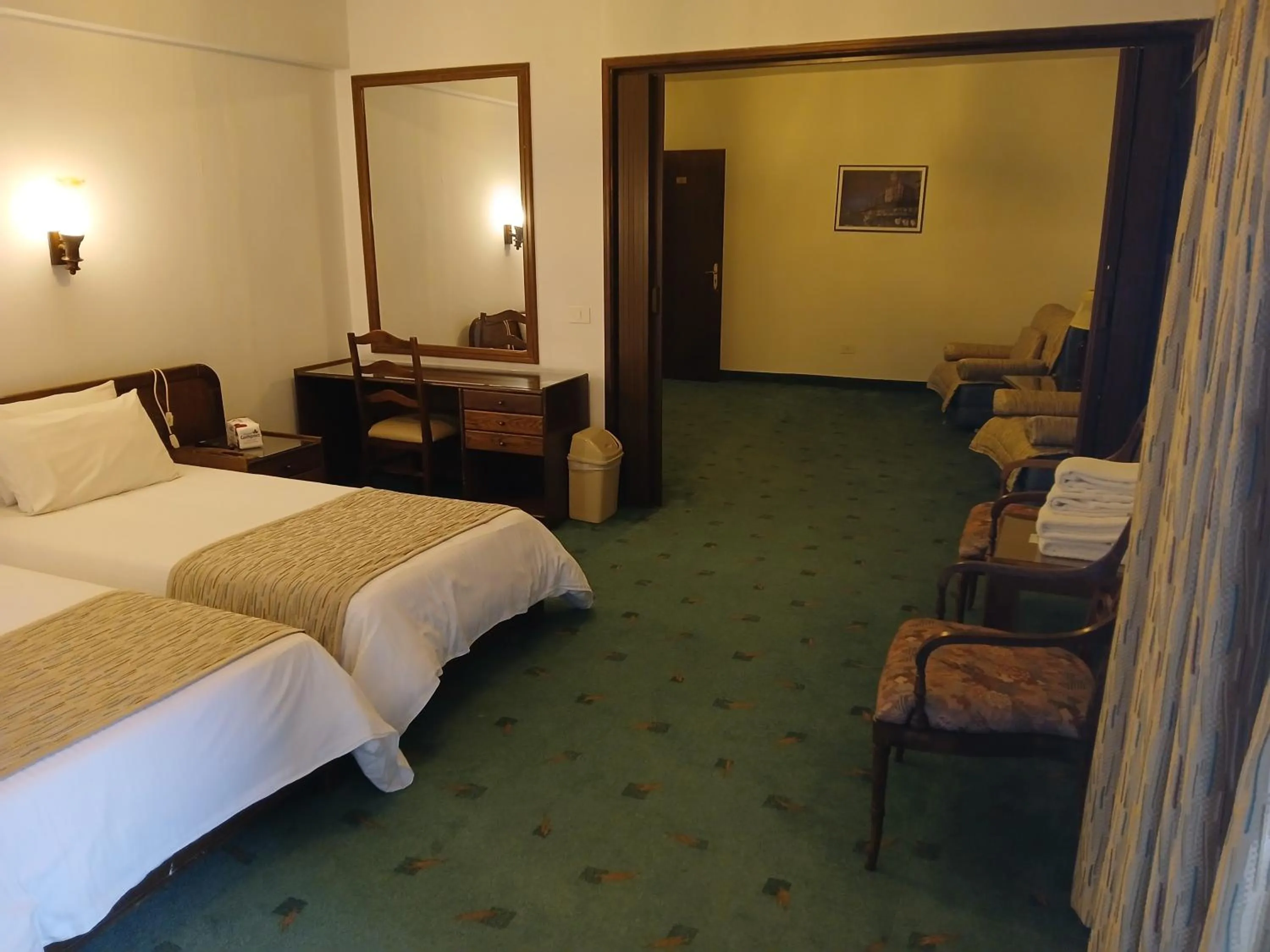 Living room, Bed in GARDEN HOTEL