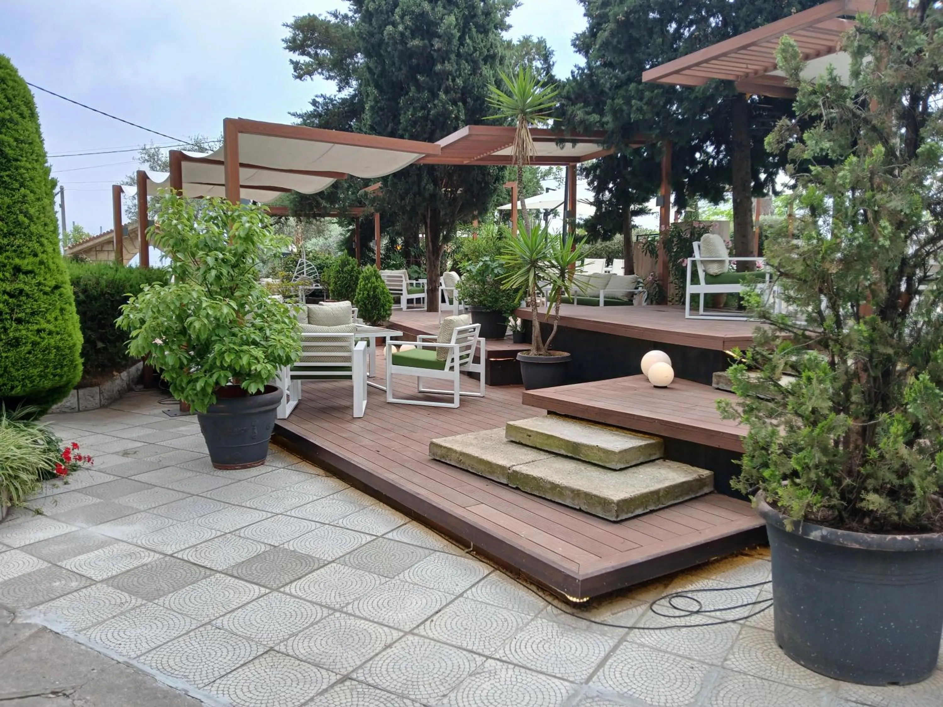 Restaurant/places to eat in GARDEN HOTEL