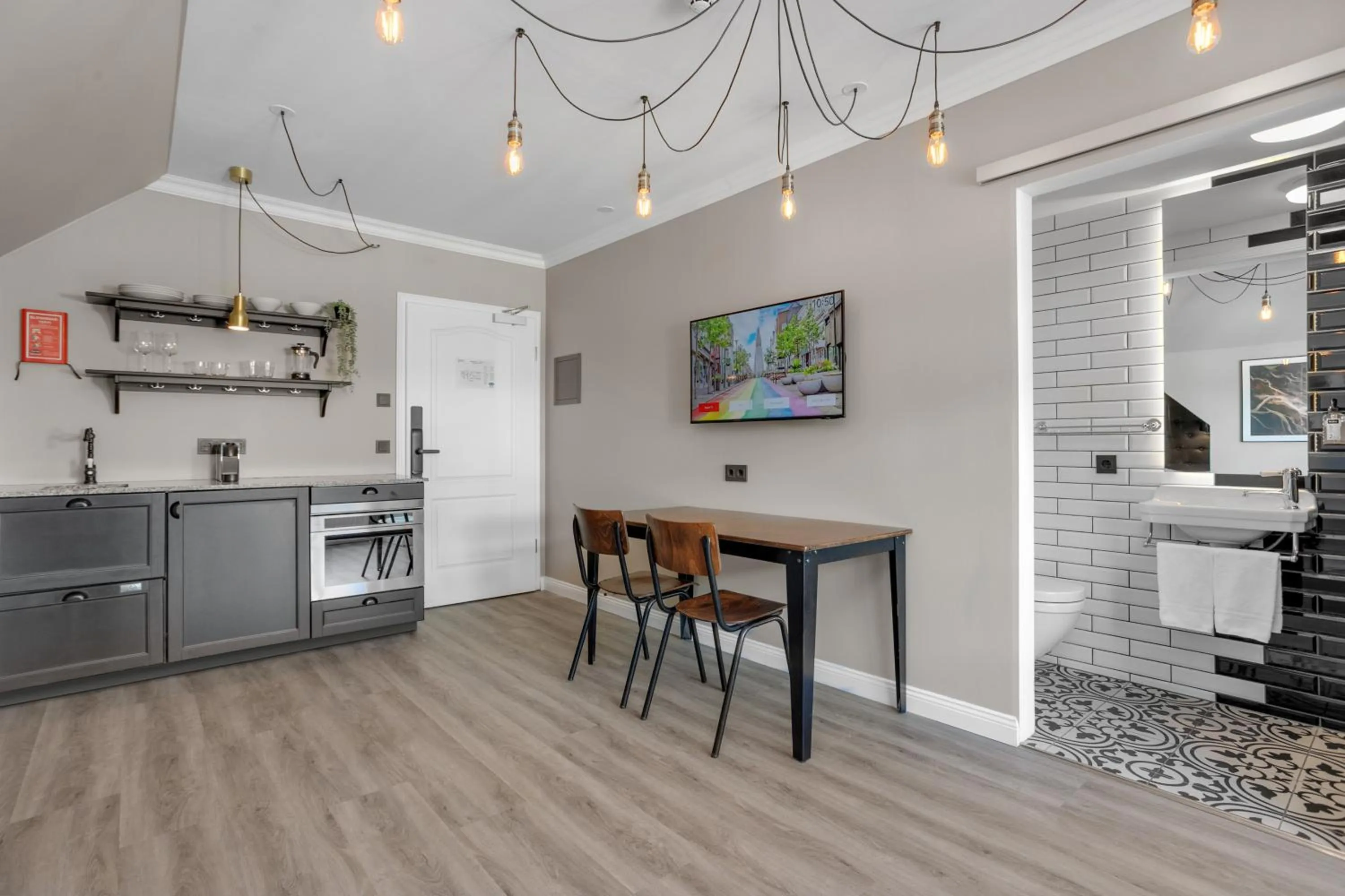 TV and multimedia in ODDSSON Downtown Hotel