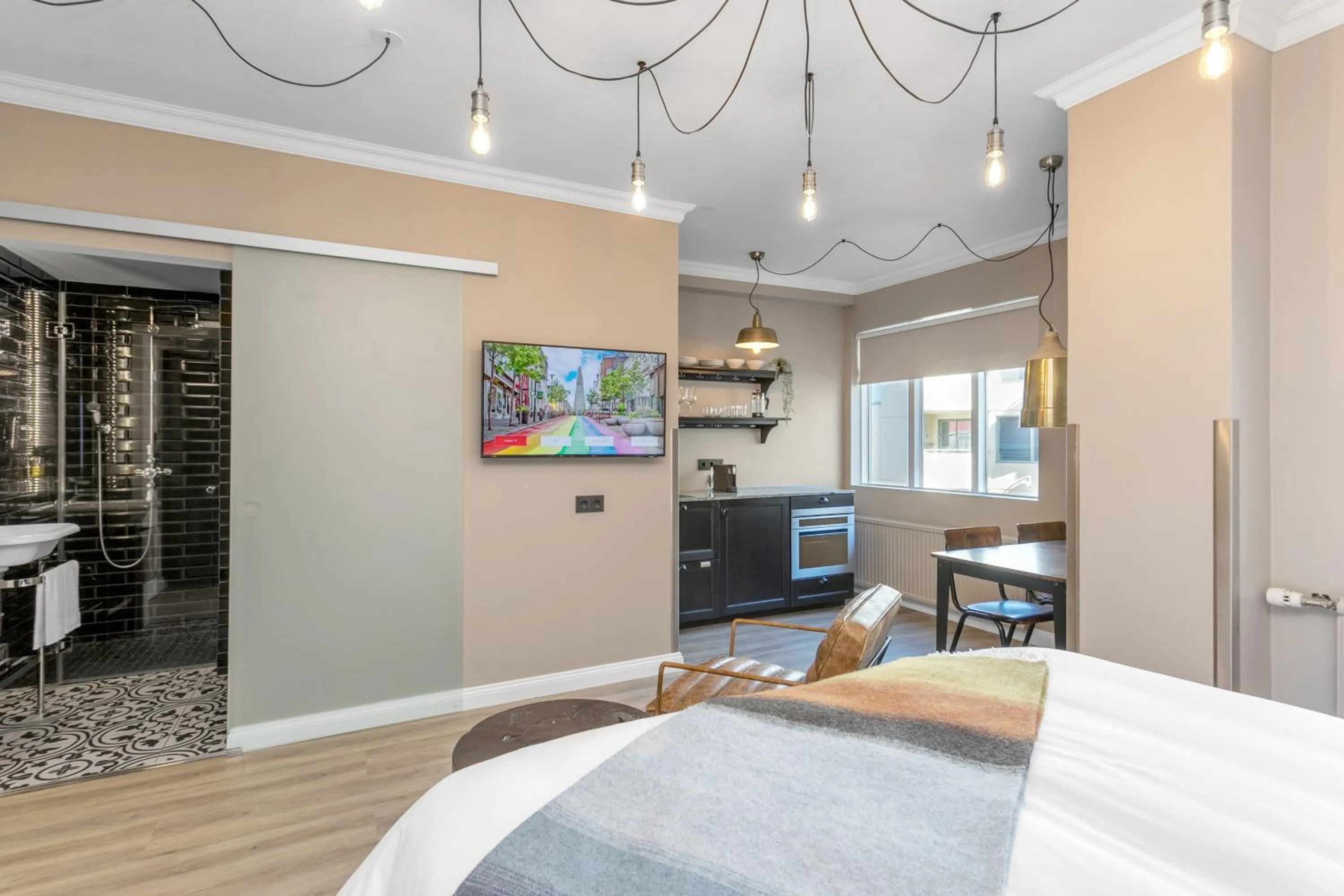 TV and multimedia, Bed in ODDSSON Downtown Hotel