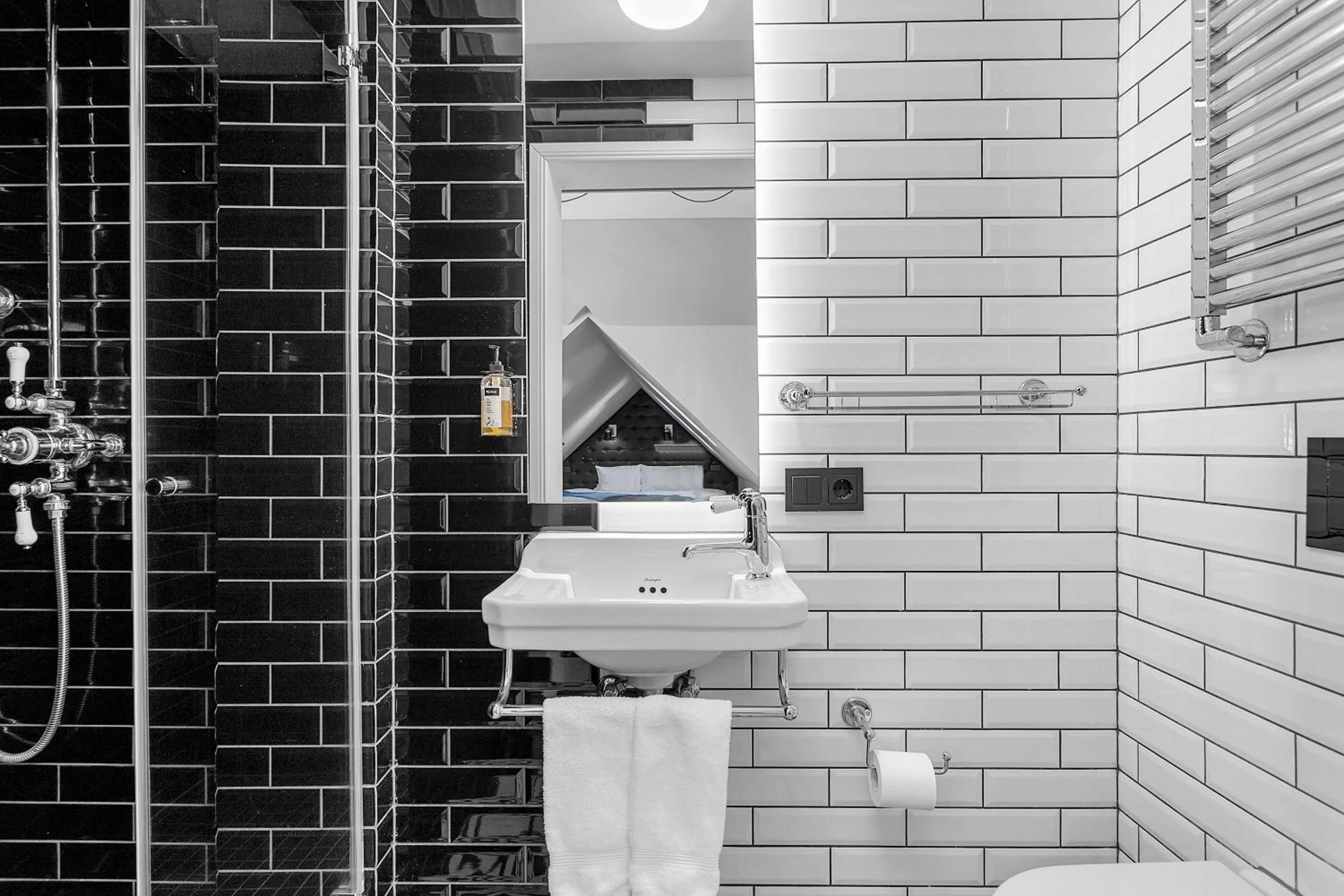 Shower in ODDSSON Downtown Hotel