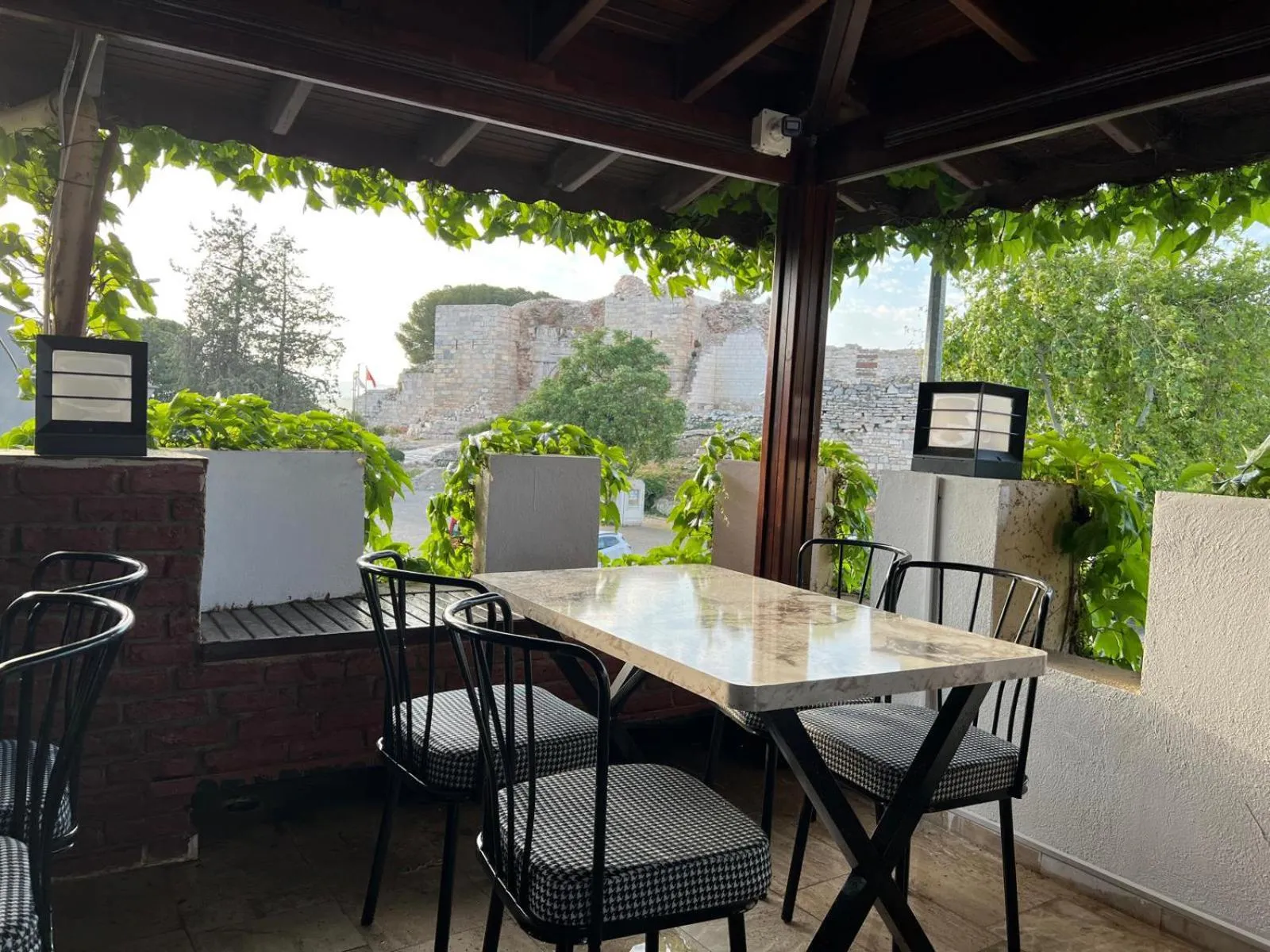 Restaurant/places to eat in Hotel Bella