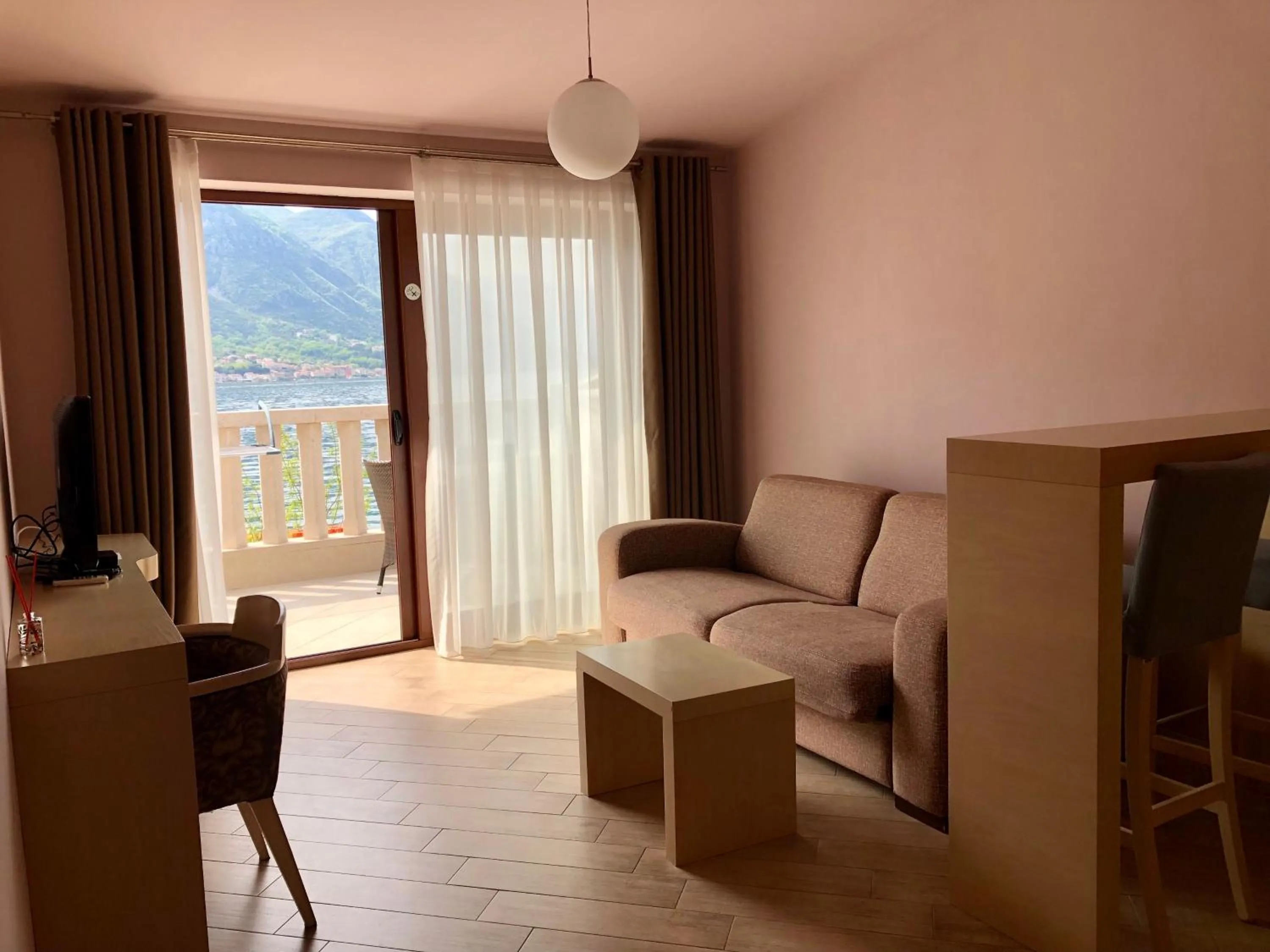 TV and multimedia in Turquoise Beachside Apartments