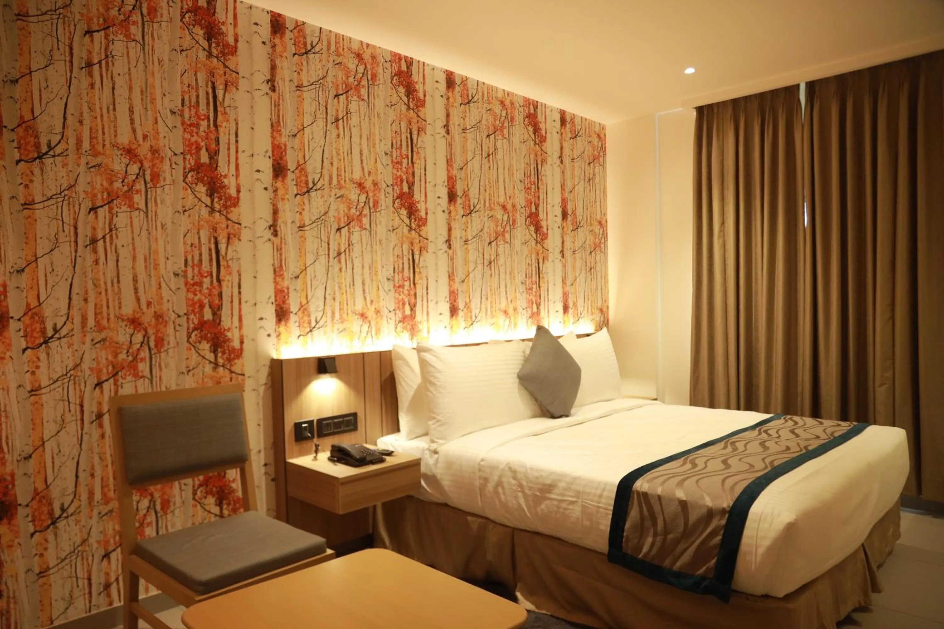 Bed in CITY LAKE HOTEL