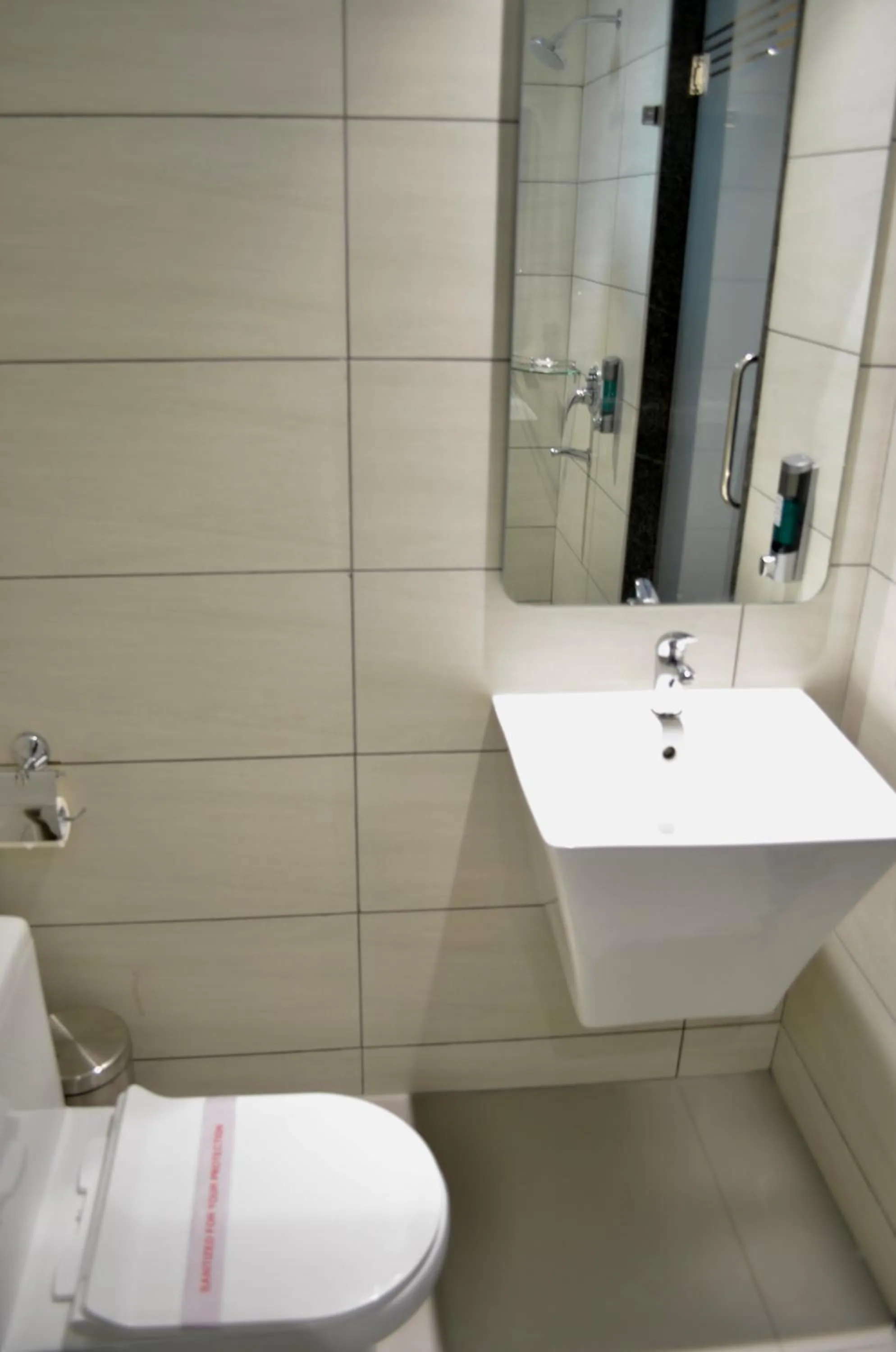 Bathroom in CITY LAKE HOTEL