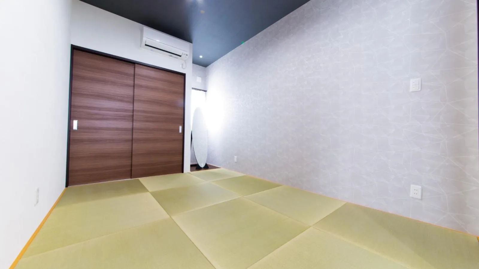 Photo of the whole room, Bed in AIRAIKUHOTEL kagoshima