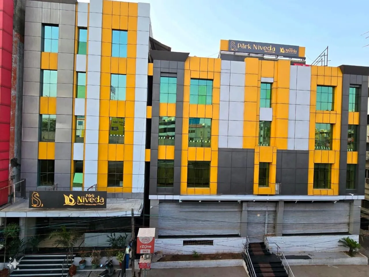 Facade/entrance in Park Niveda