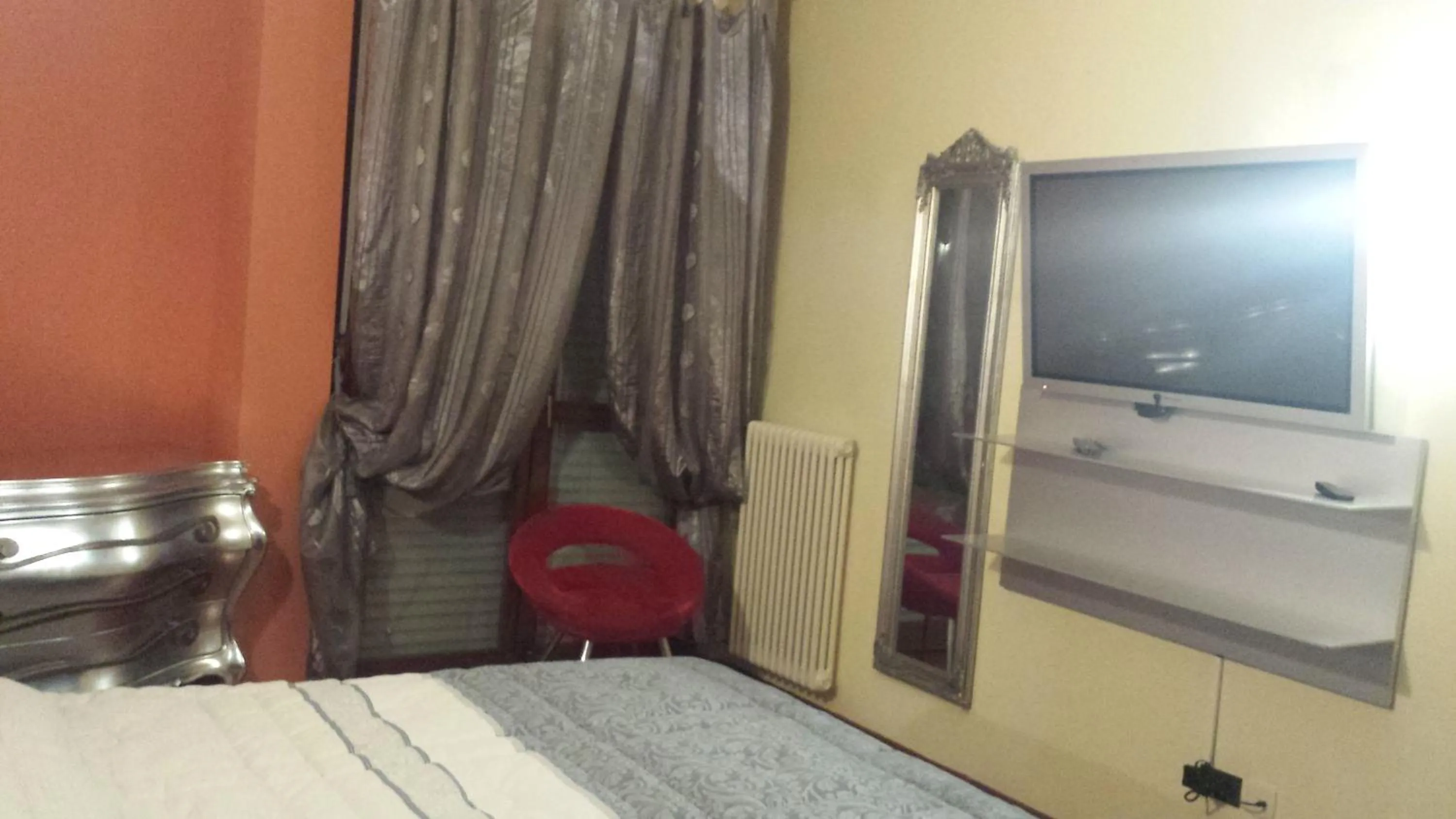 Decorative detail, Bed in B&B Ai Prati