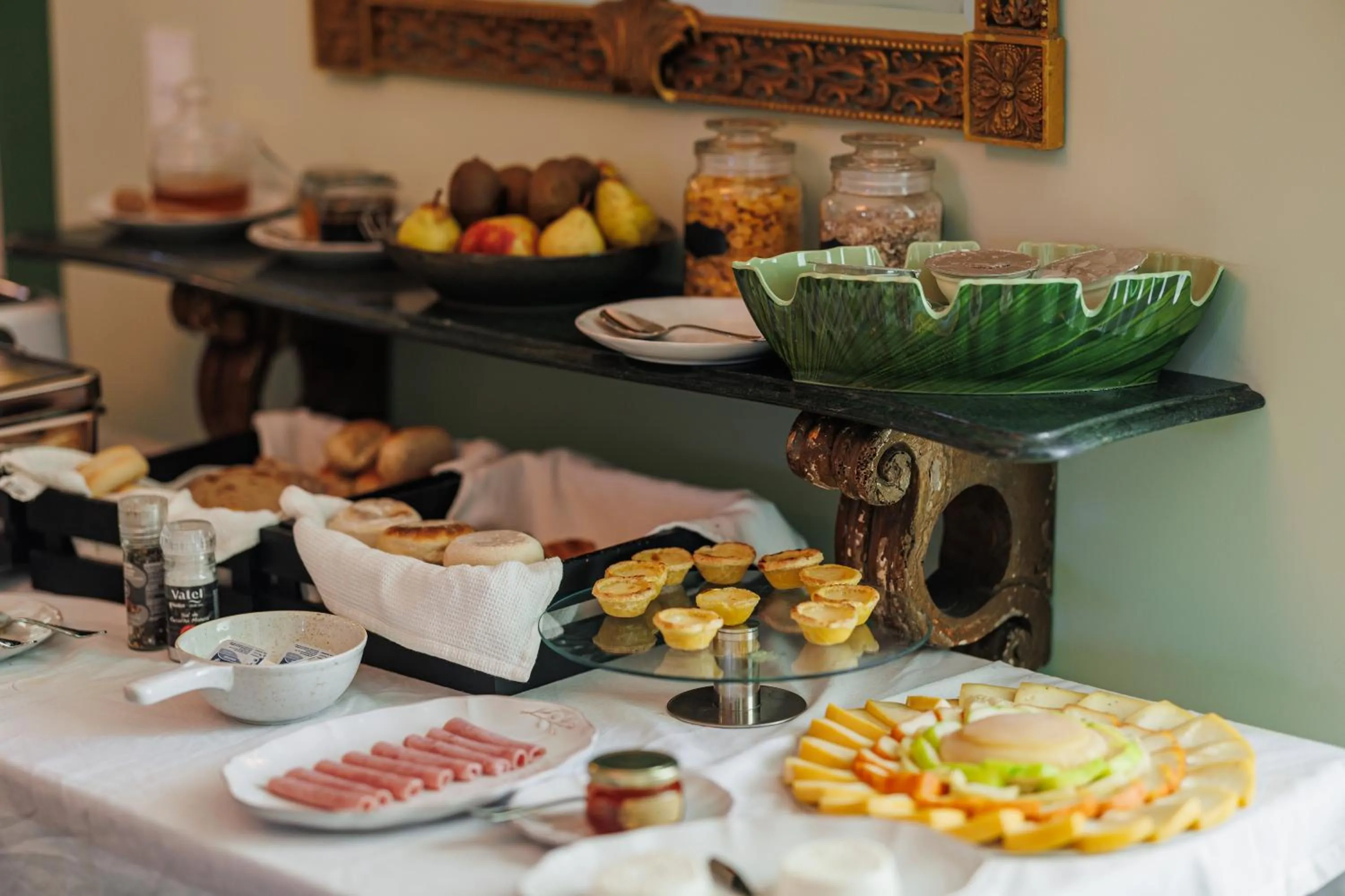 Food and drinks in Solar dos Cantos Botanic House & Garden