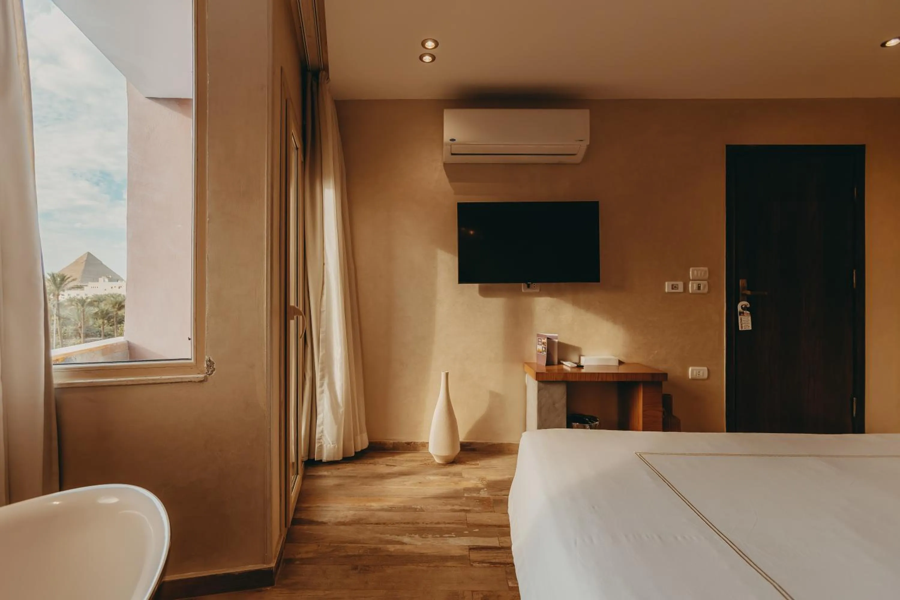 Bed in BrassAlmas Pyramids Hotel